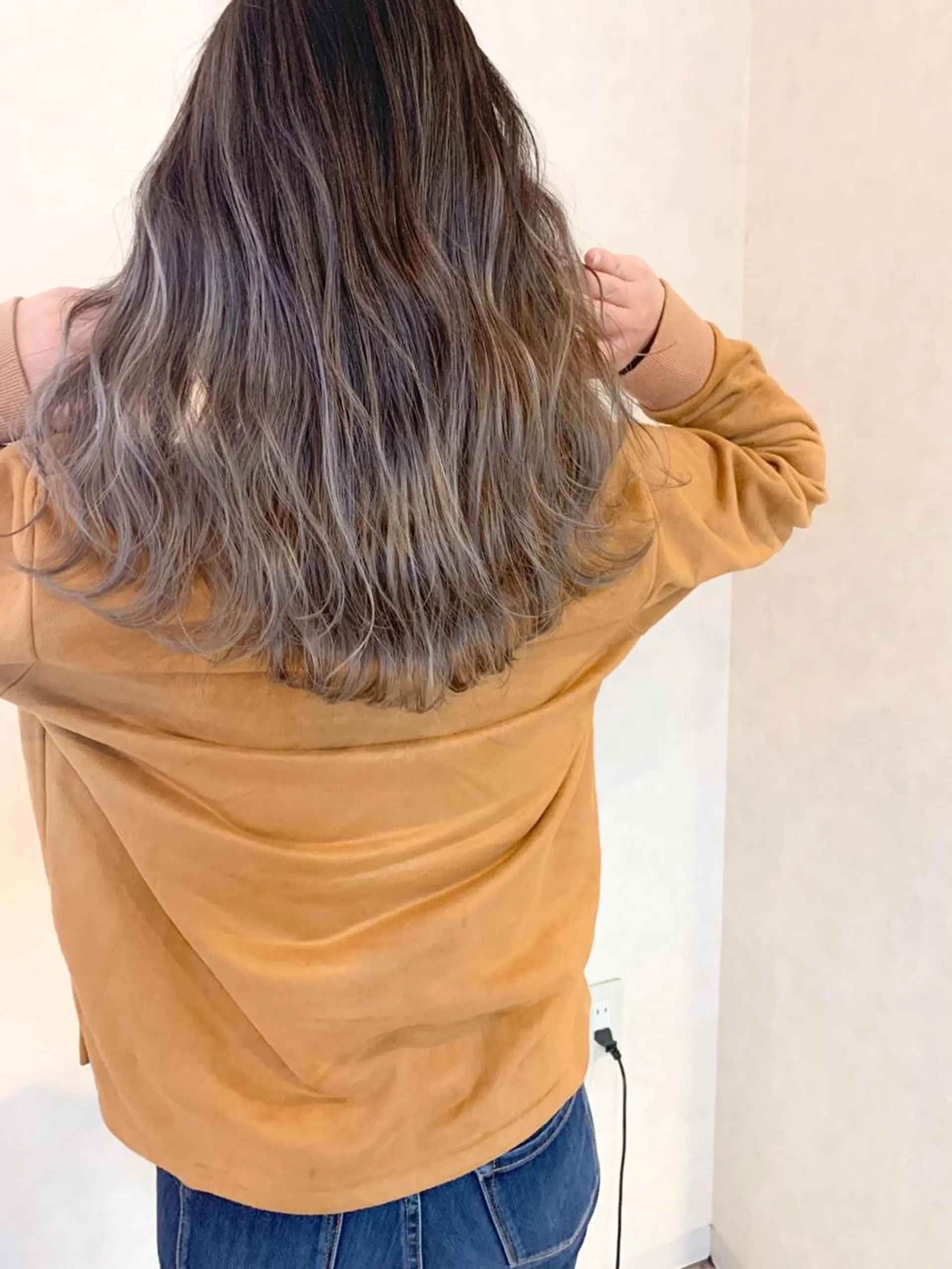 ロング レイヤーカット Lit所属・Lit.豊橋 夏目のヘアスタイル