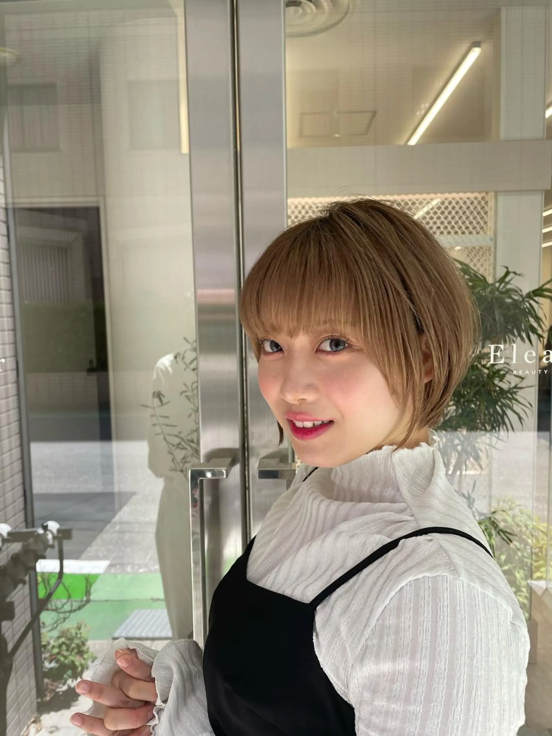 ショート カラー ショートボブ ショートレイヤー ハンサムショート 丸みショート ボブ 木原良 (キハラ リョウ)のヘアスタイル