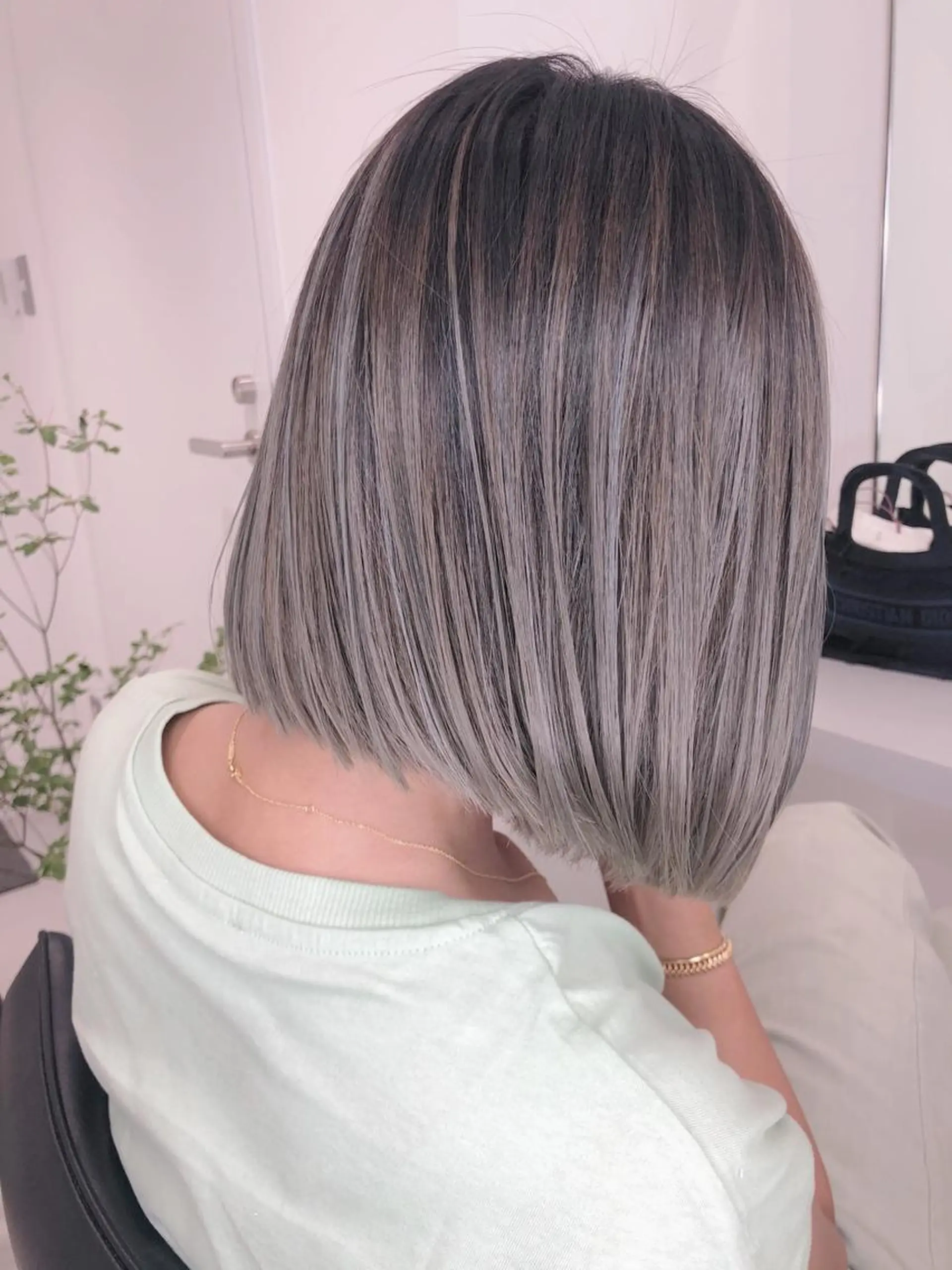 ショート カラー アディクシーカラー バレイヤージュ ベージュカラー ブリーチ ケアブリーチ ito. ブリーチ/髪質改善のヘアスタイル