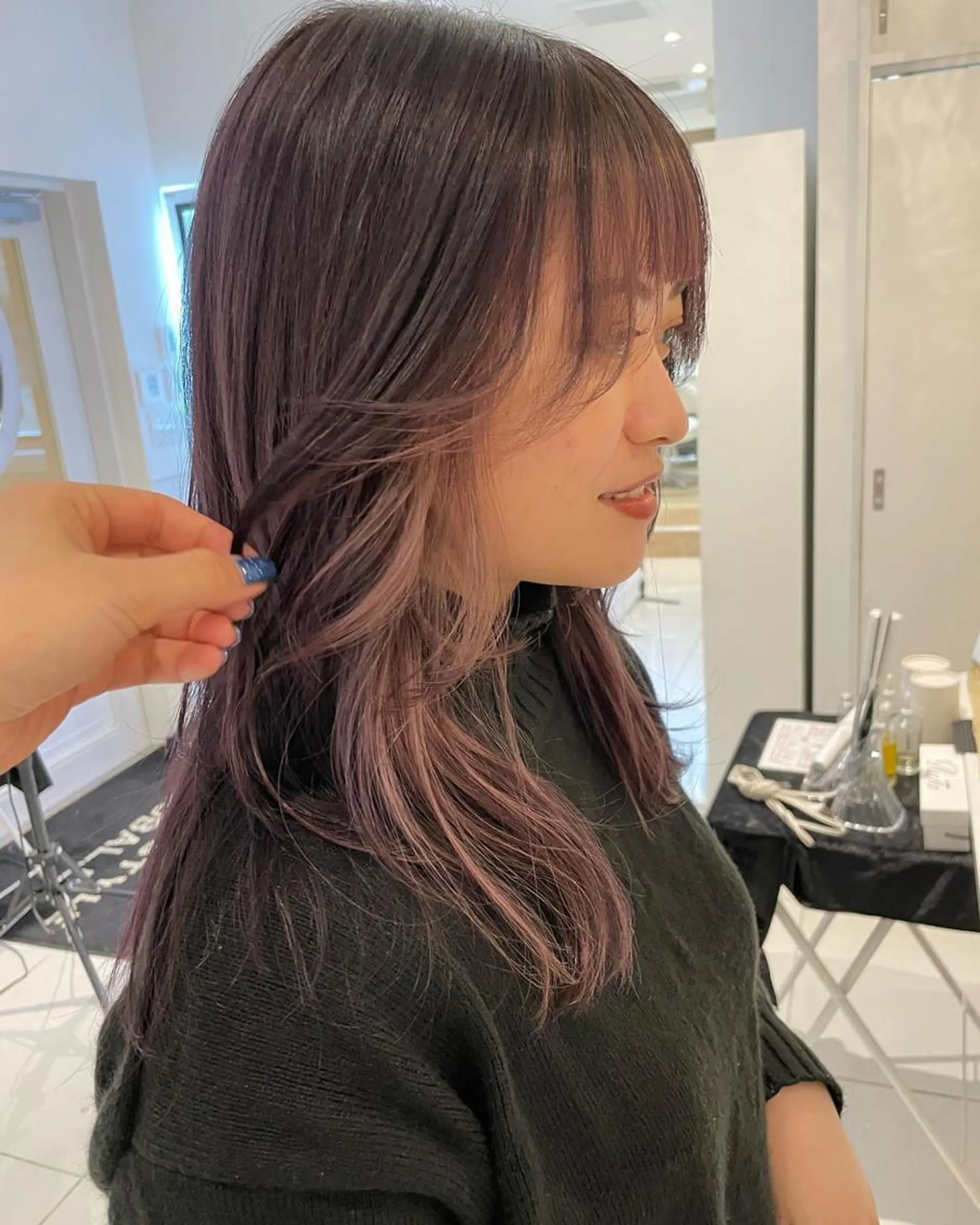 ミディアム カラー パーマ ヘアアレンジ メンズ キッズ ネイル マツエク・マツパ メンズインナーカラー インナーカラー ピンクカラー カラーマツエク ピンク 🫧垢抜けヘア🫧 SHIORIのヘアスタイル