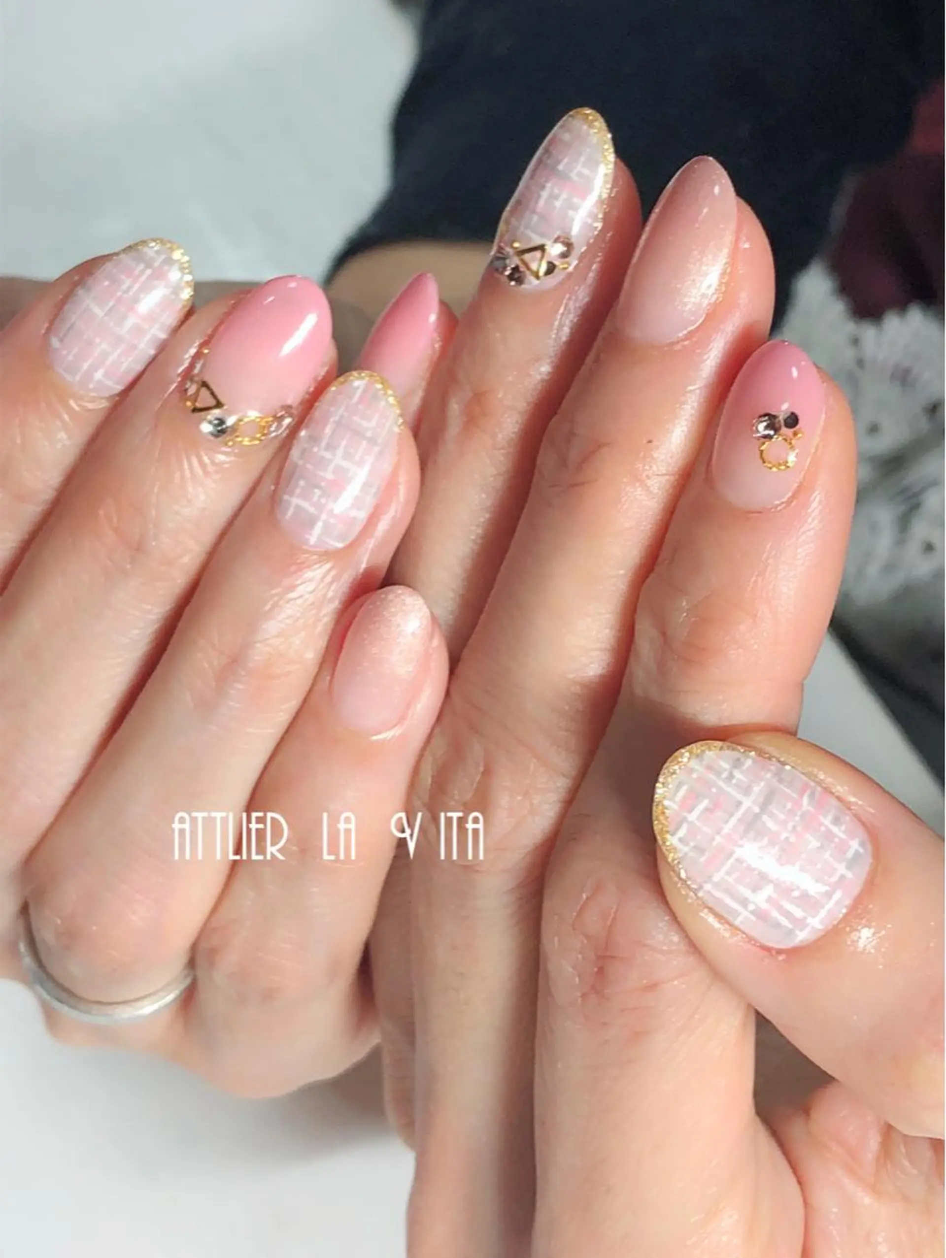 ネイル アートネイル ゴールド ツイードネイル ハンドネイル lavita. mimuraのネイルデザイン
