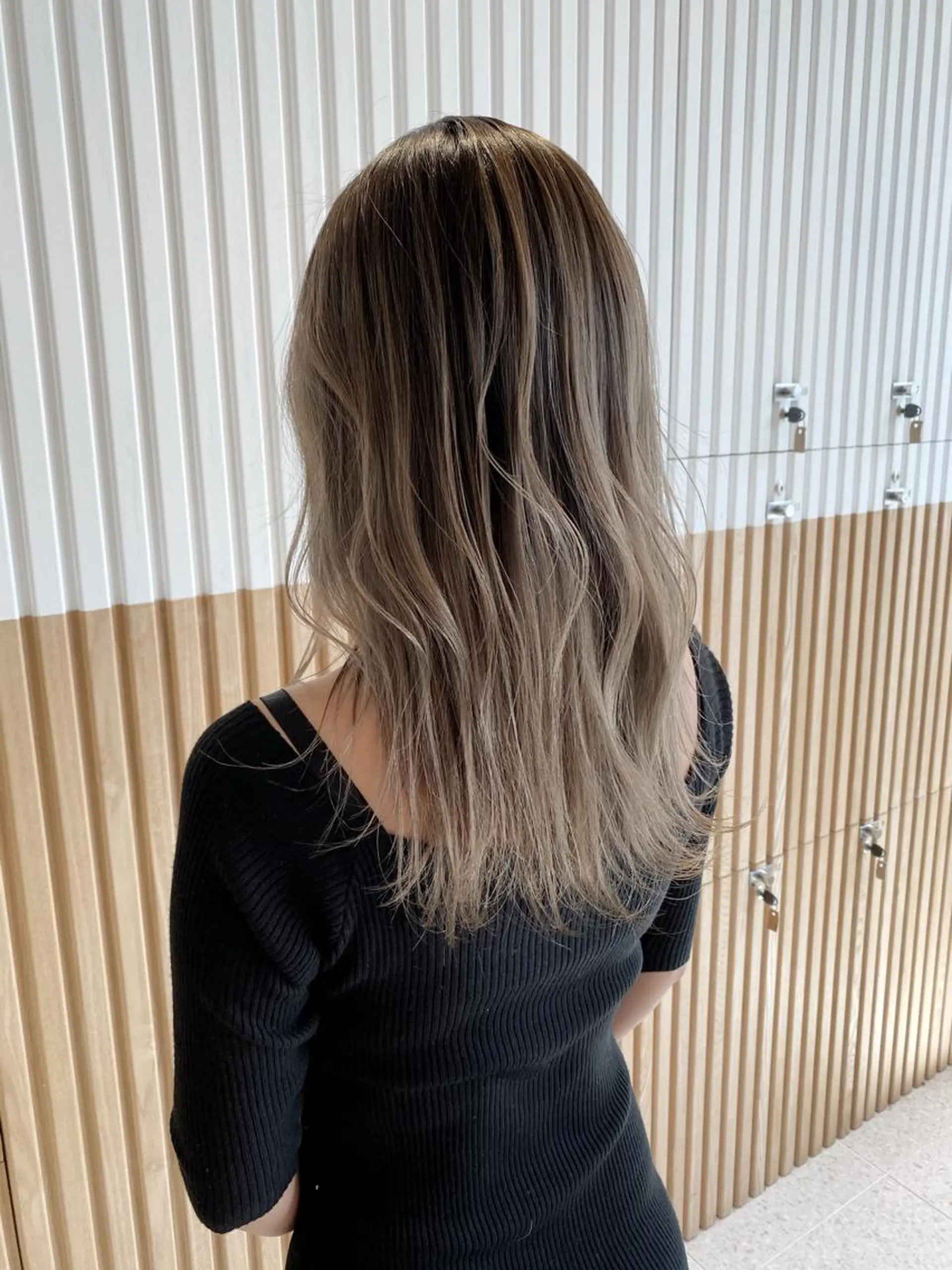 セミロング カラー バレイヤージュ ベージュカラー ブリーチ ケアブリーチ 透明感カラー カット ヘアカラー ボブ/ハイトーン 福生Radix 下田のヘアスタイル