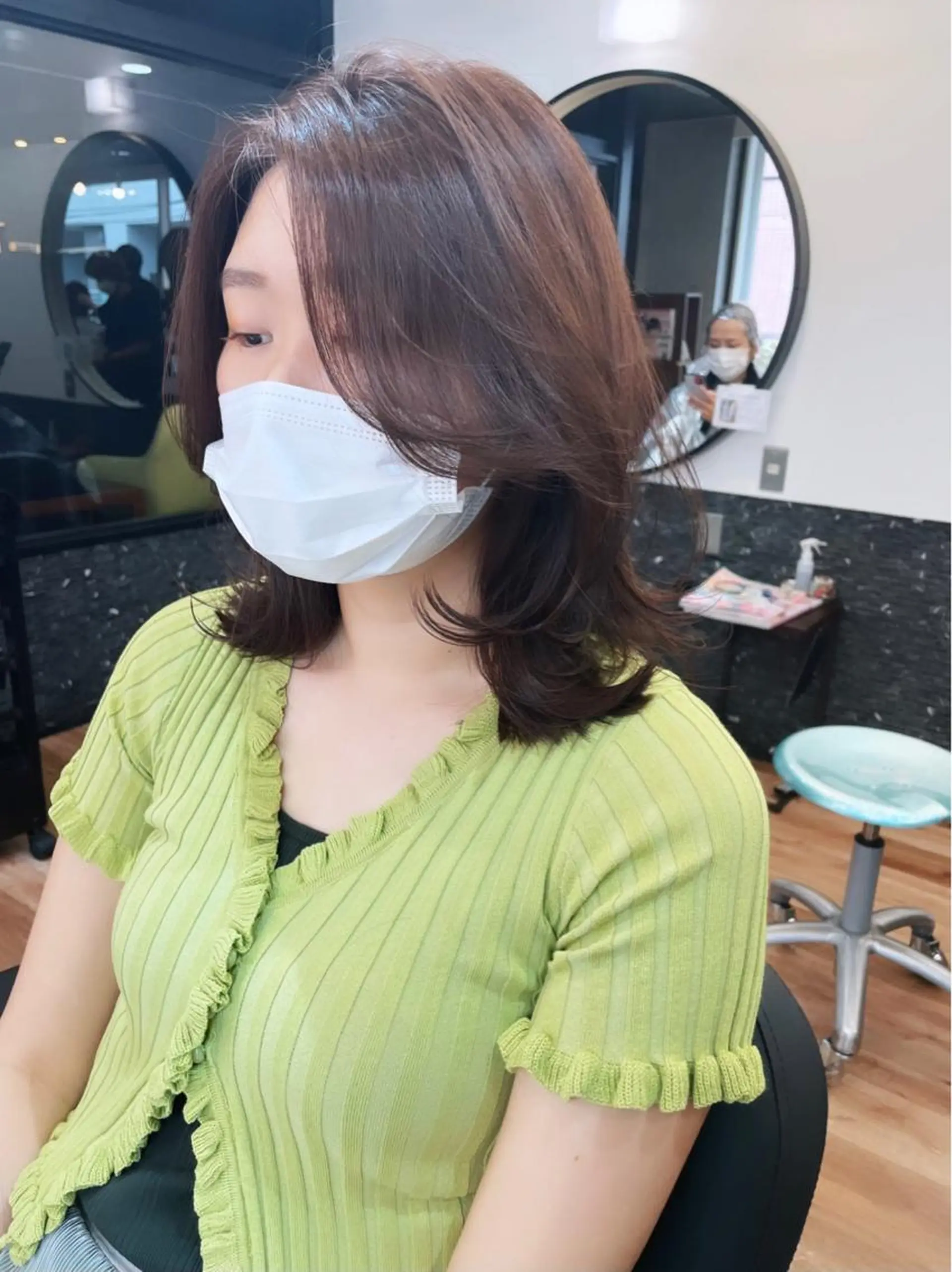 ミディアム カット ヘアカラー トリートメント レイヤーカット、 大人可愛い 中村美羅のヘアスタイル
