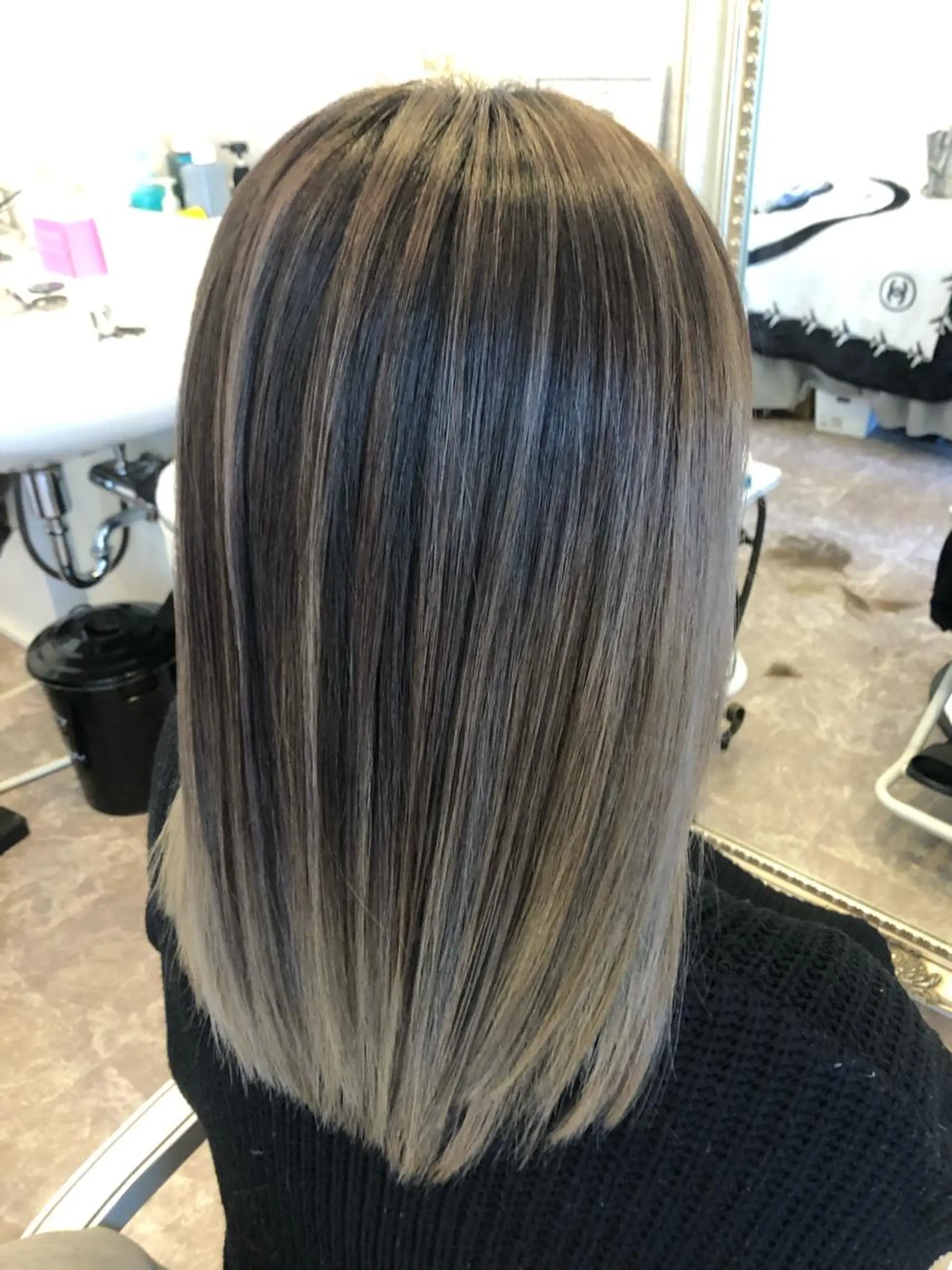 セミロング ハイライト レイヤーカット La.fleur ラ.フルールのヘアスタイル