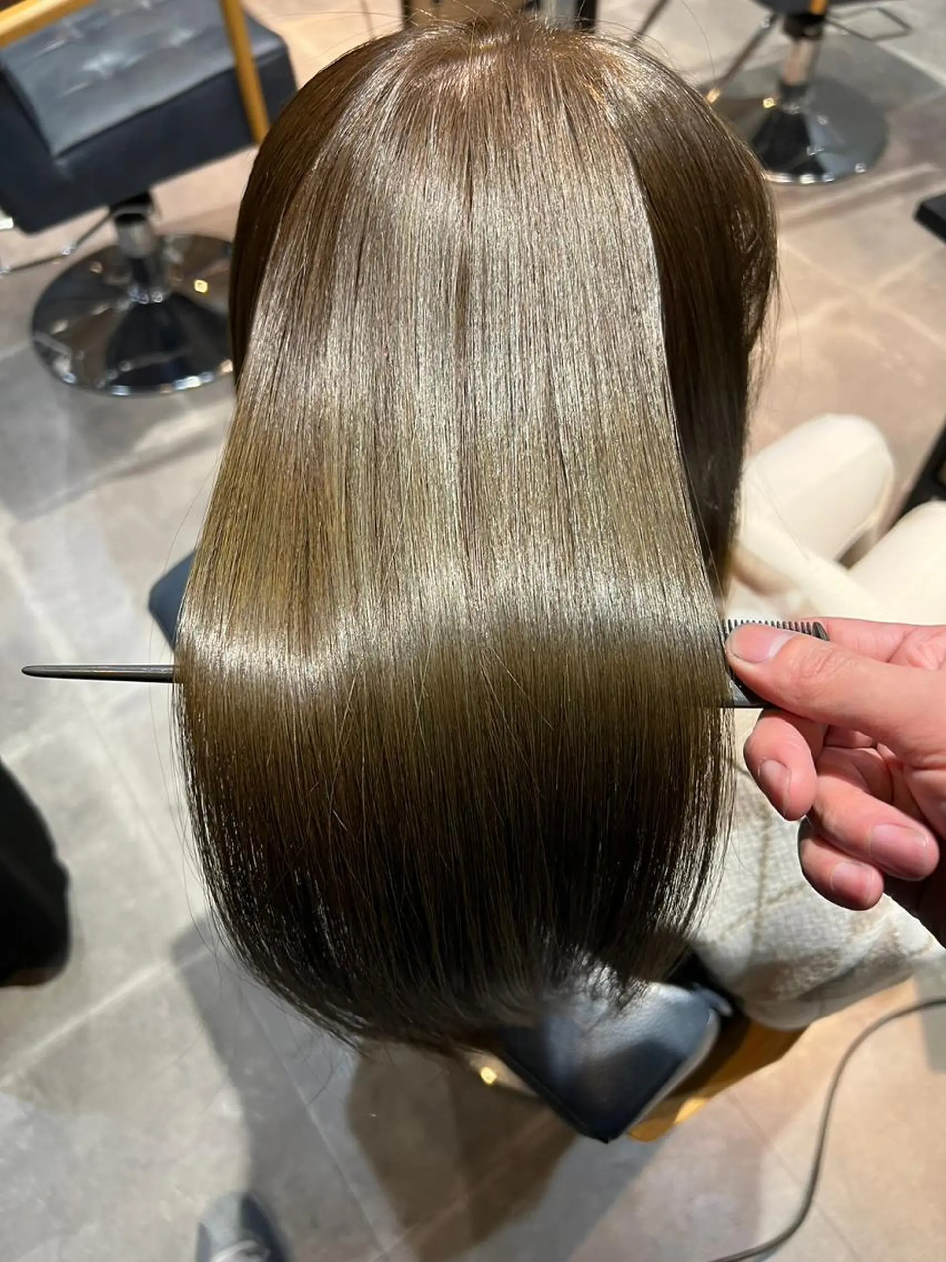 ミディアム カラー パーマ ヘアアレンジ ミディアムパーマ アディクシーカラー アッシュ ベージュカラー ブラウンカラー カット ヘアカラー トリートメント 【ヘアケア特化型】 newi天王寺のヘアスタイル