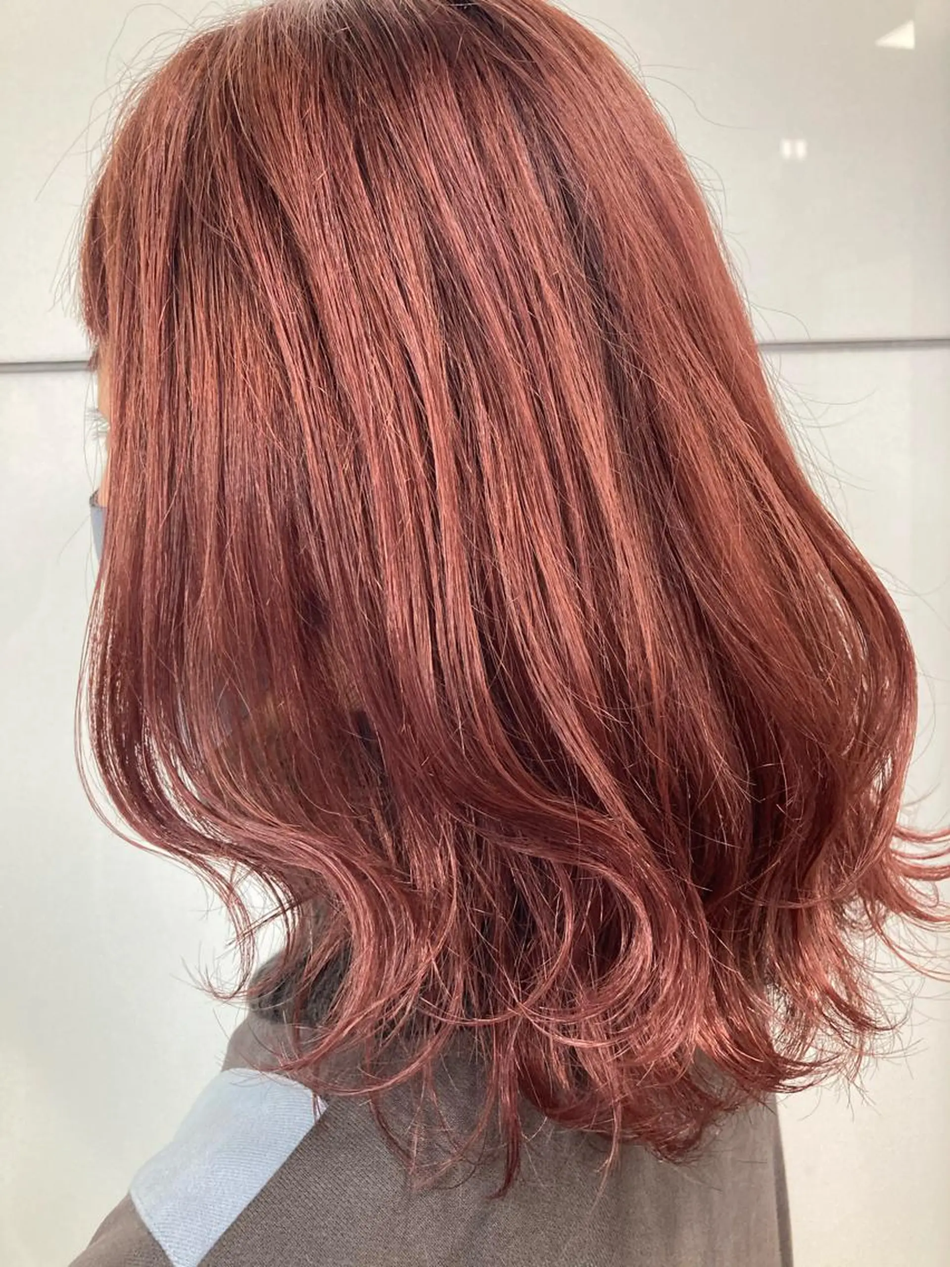 ミディアム カラー ブラウンカラー ハイトーンカラー ピンクカラー ピンクブラウン ヘアカラー 髪質改善/痛ませ ないカラー/西村航大のヘアスタイル