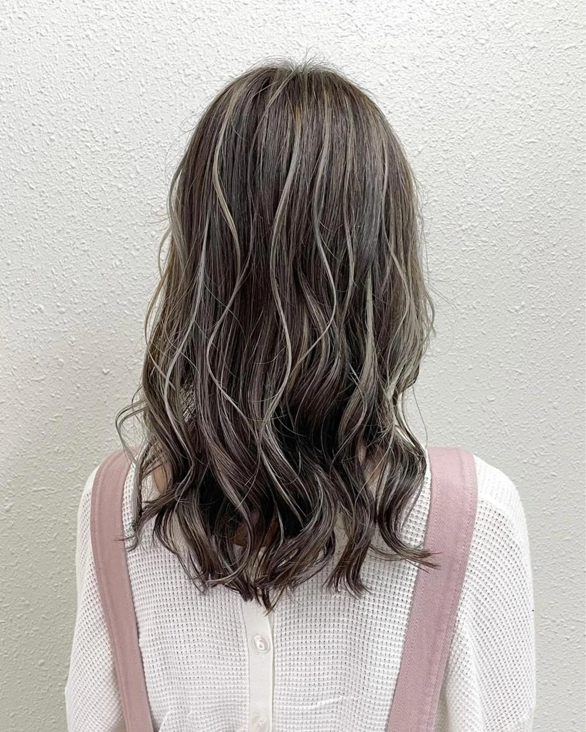 セミロング カラー アッシュ アッシュグレー アッシュグレージュ バレイヤージュ ベージュカラー ヘアカラー グレージュ💎 神戸孝哉のヘアスタイル