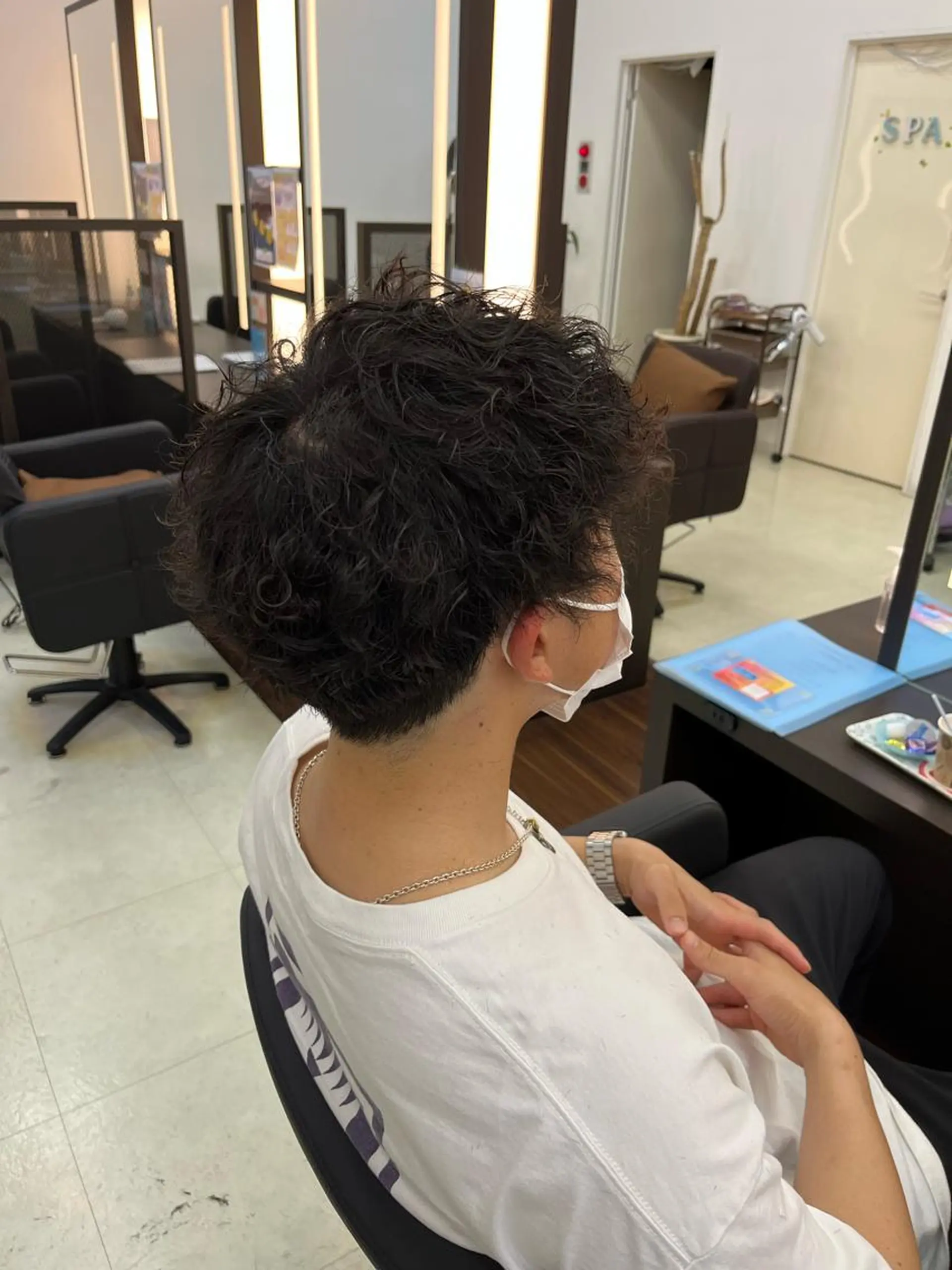 メンズ 波巻きパーマ float浦和美園店 藍野賢也のヘアスタイル