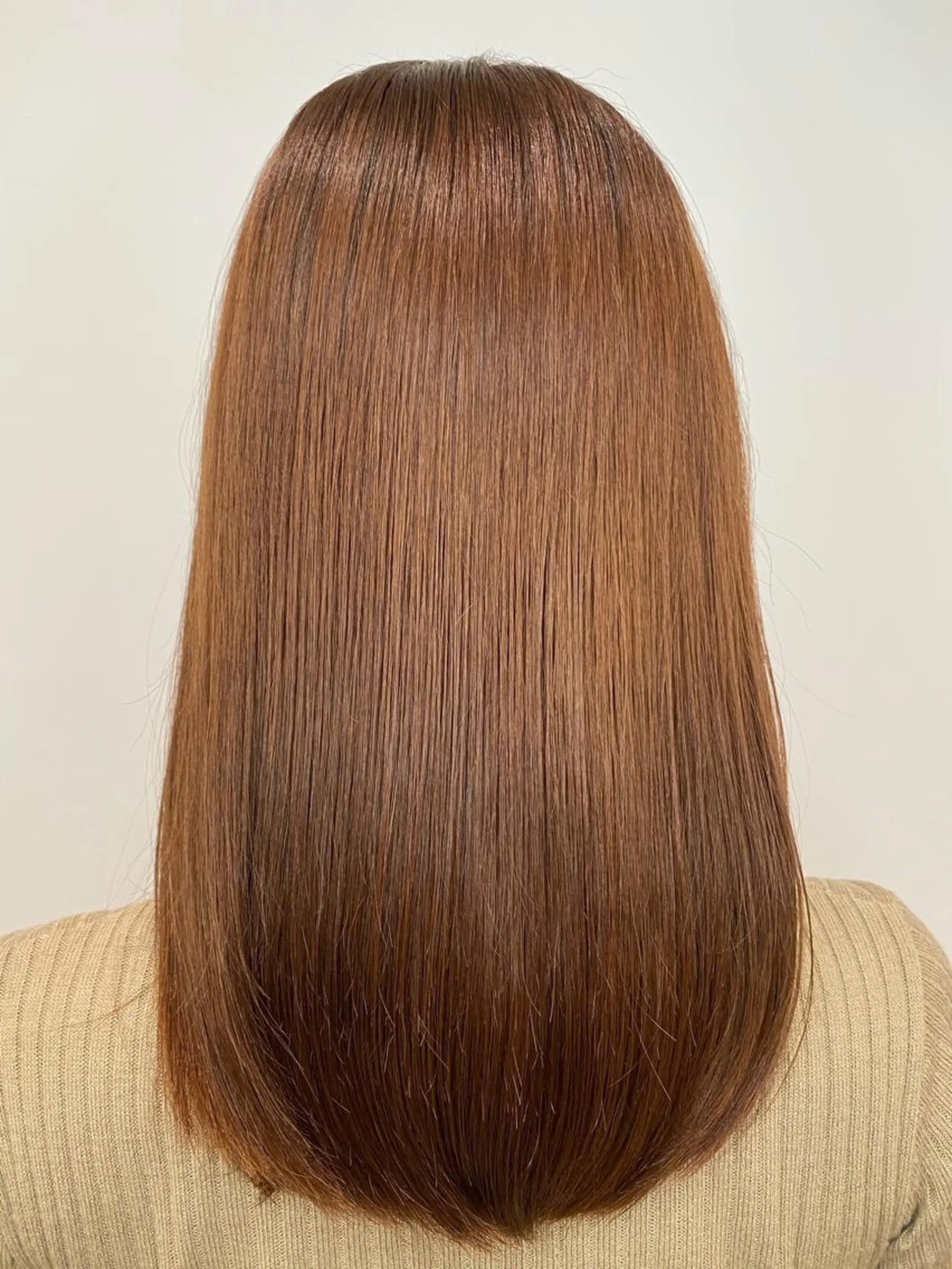 セミロング デザインカラーウルフ 宙也のヘアスタイル