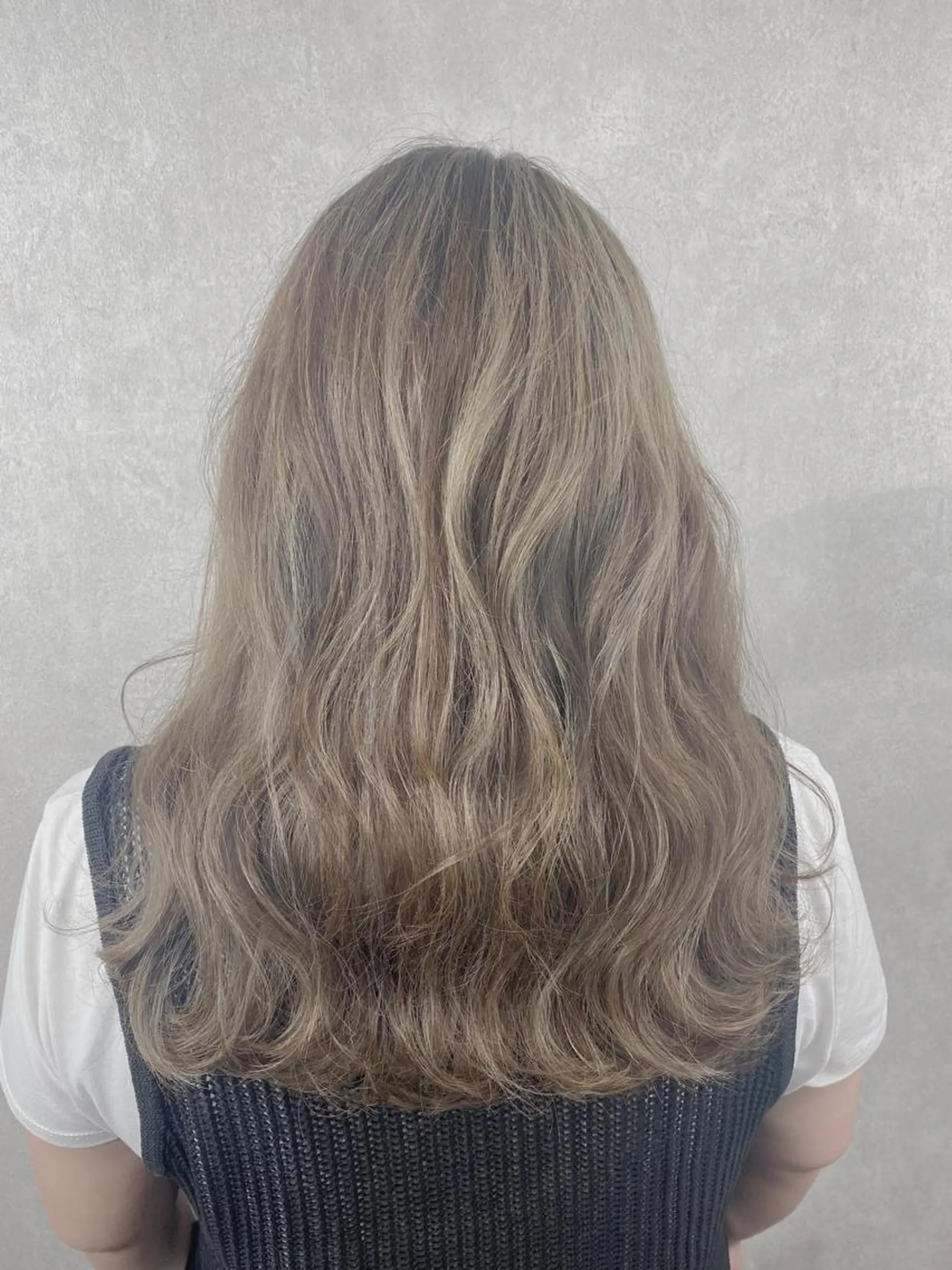 ロング ハイライト ＳＨＩ ＺＵのヘアスタイル