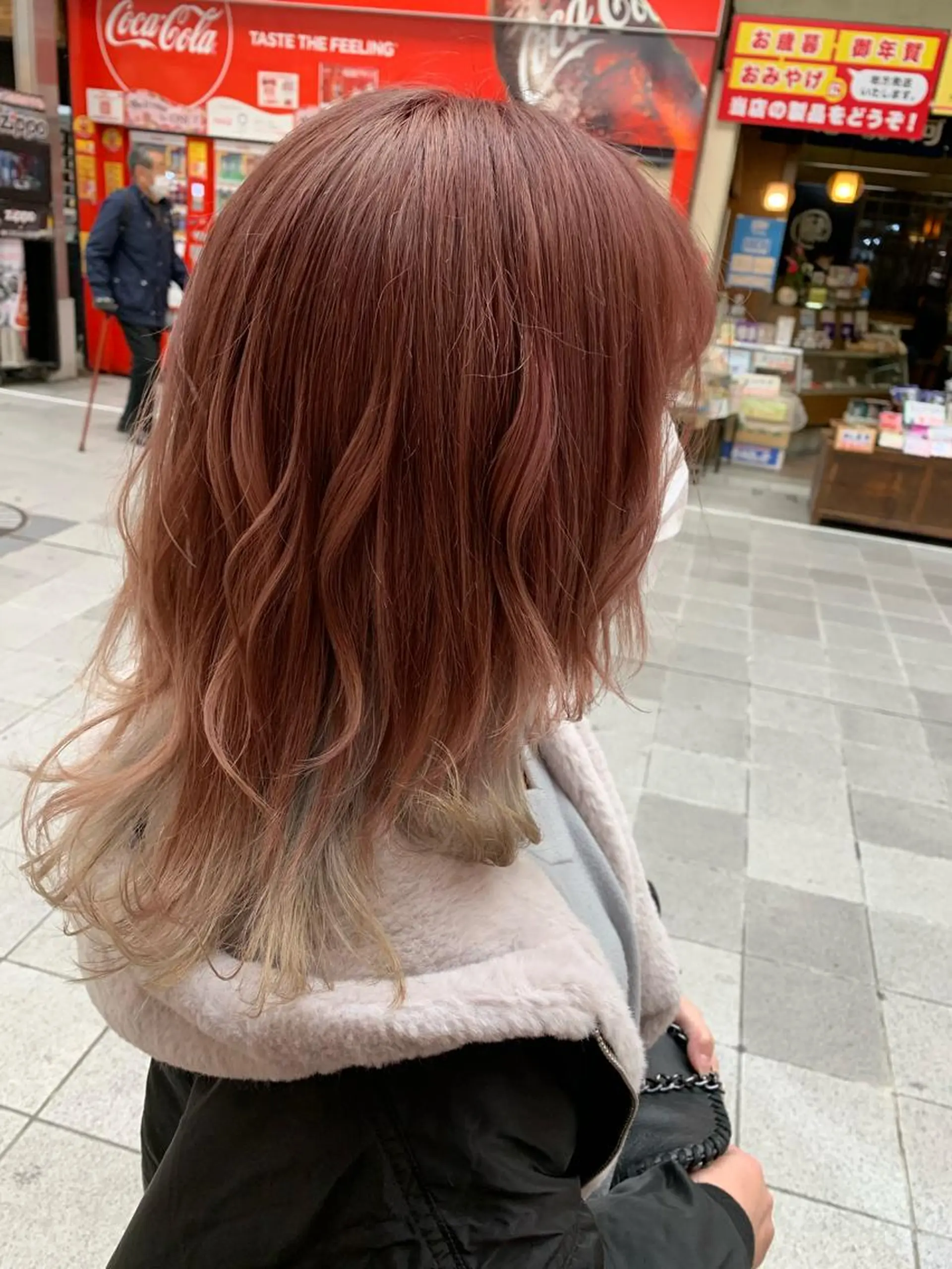 ミディアム カラー ヘアアレンジ ピンクカラー ヘアカラー 今村公介 ブリーチ特化、派手髪のヘアスタイル