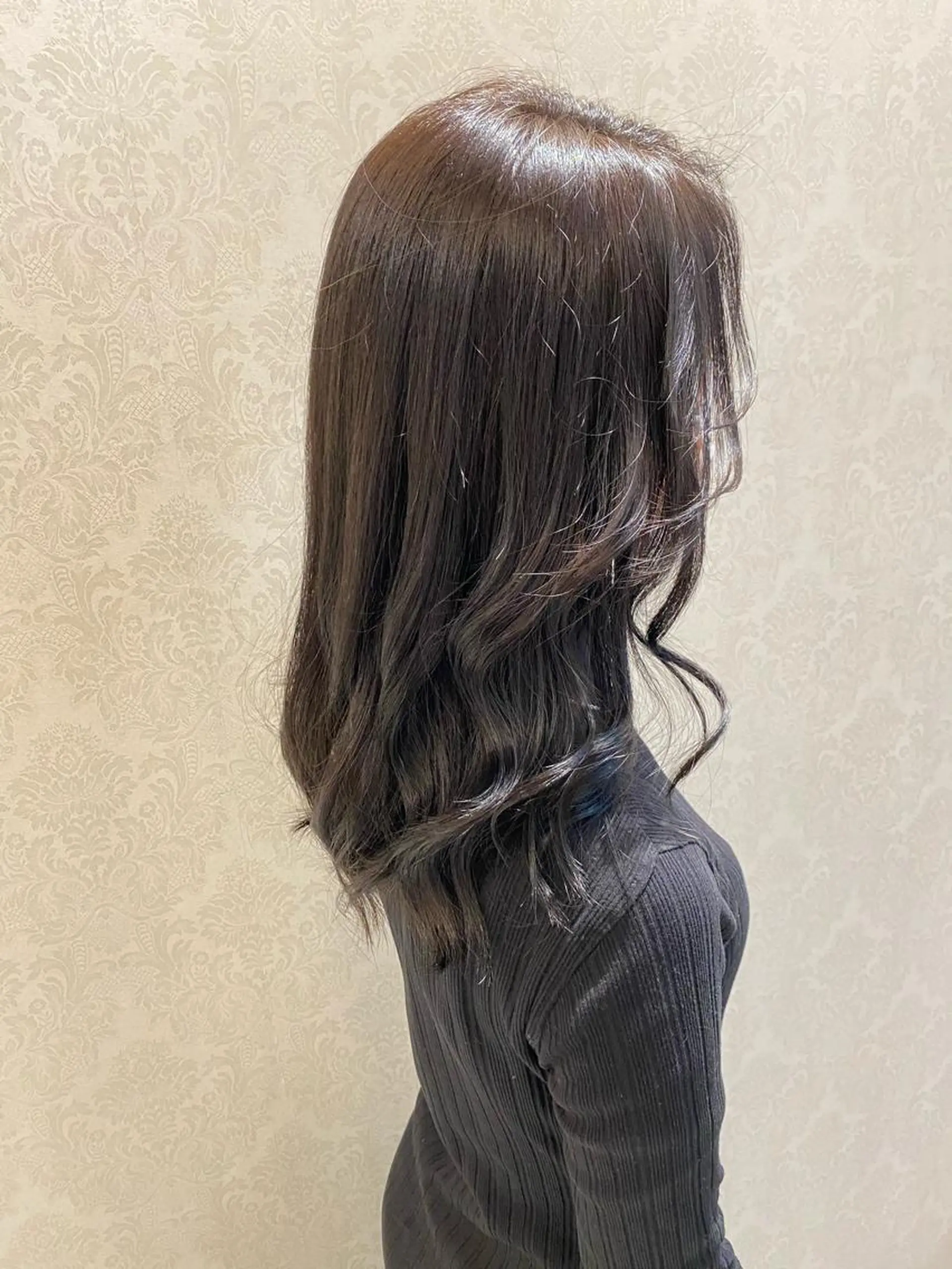 セミロング カラー 黒髪 デザインカラー✨新倉 佑奈のヘアスタイル