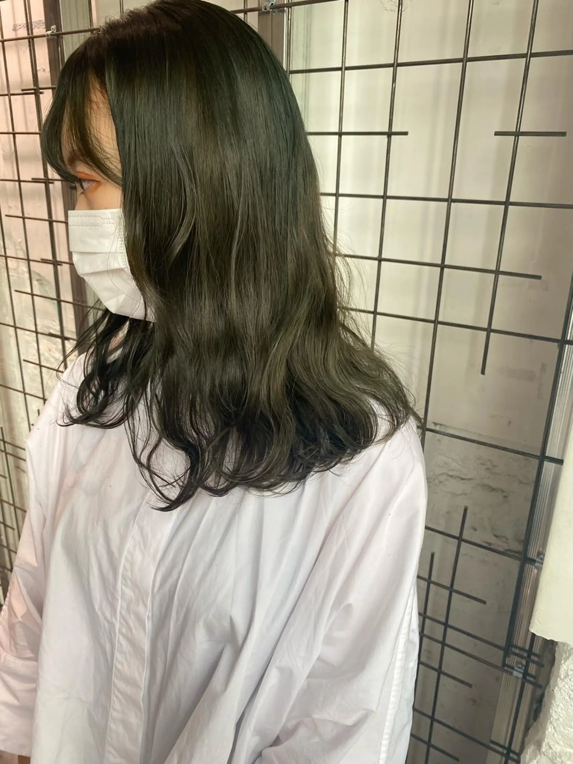 カラー グレージュ オリーブグレージュ オリーブグレー ヘアカラー AYANE 韓国ヘア /レイヤーカットのヘアスタイル