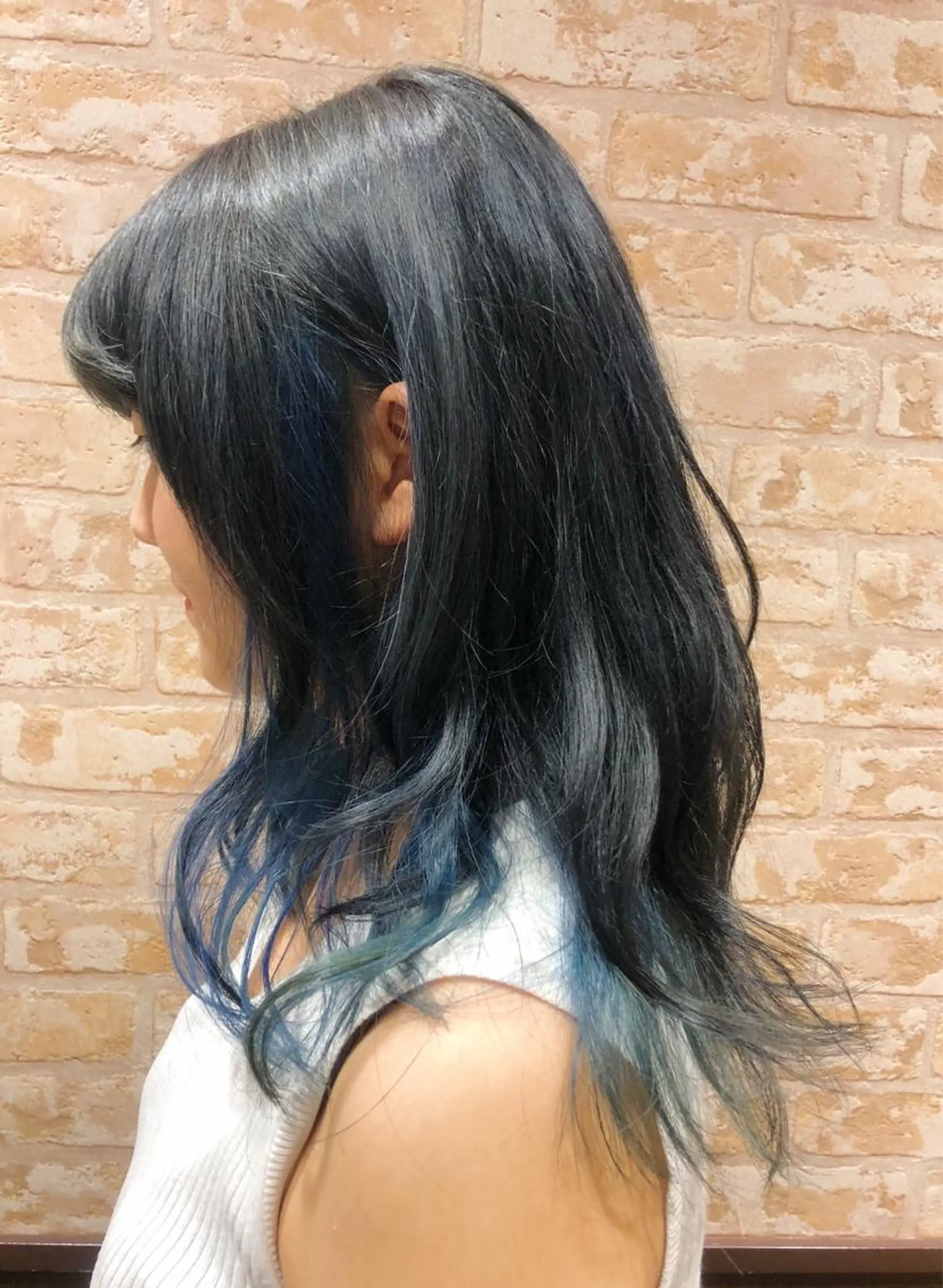 ロング カラー ブルーカラー インナーカラー ネイビーカラー 岩渕 由里香のヘアスタイル