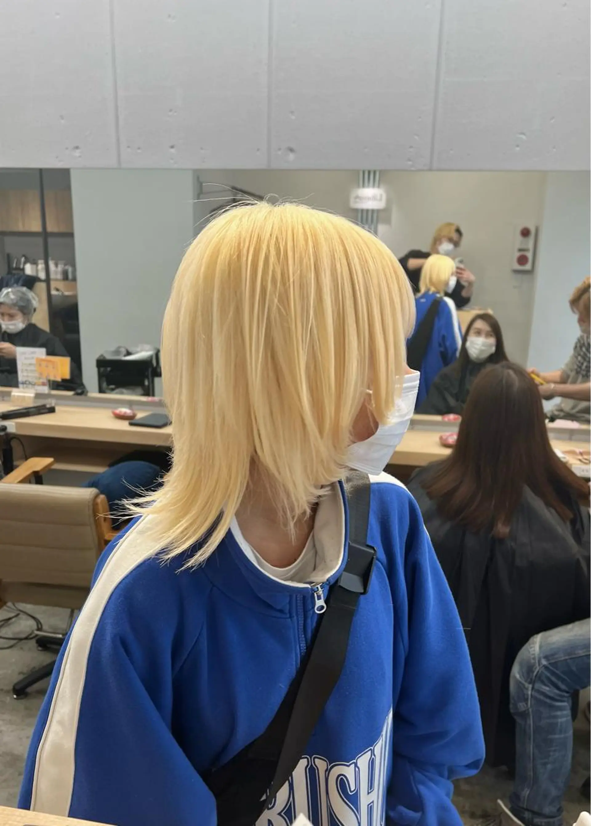 ショート カラー ブロンド ウルフカット SALOWIN柏Suite所属・ブリーチ毛の縮毛矯正 ハイトーン/岡本智樹のヘアスタイル