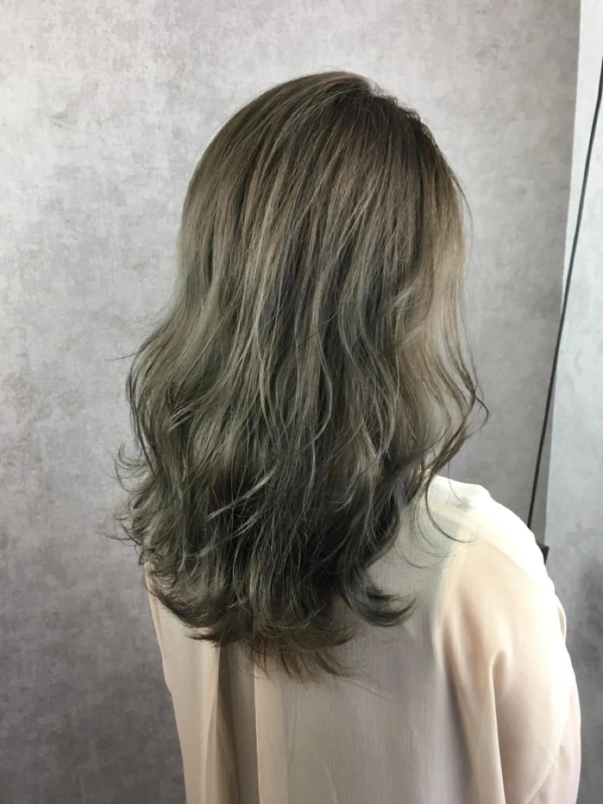 セミロング カラー ツイストスパイラル パーマ✂︎ KYOUのヘアスタイル