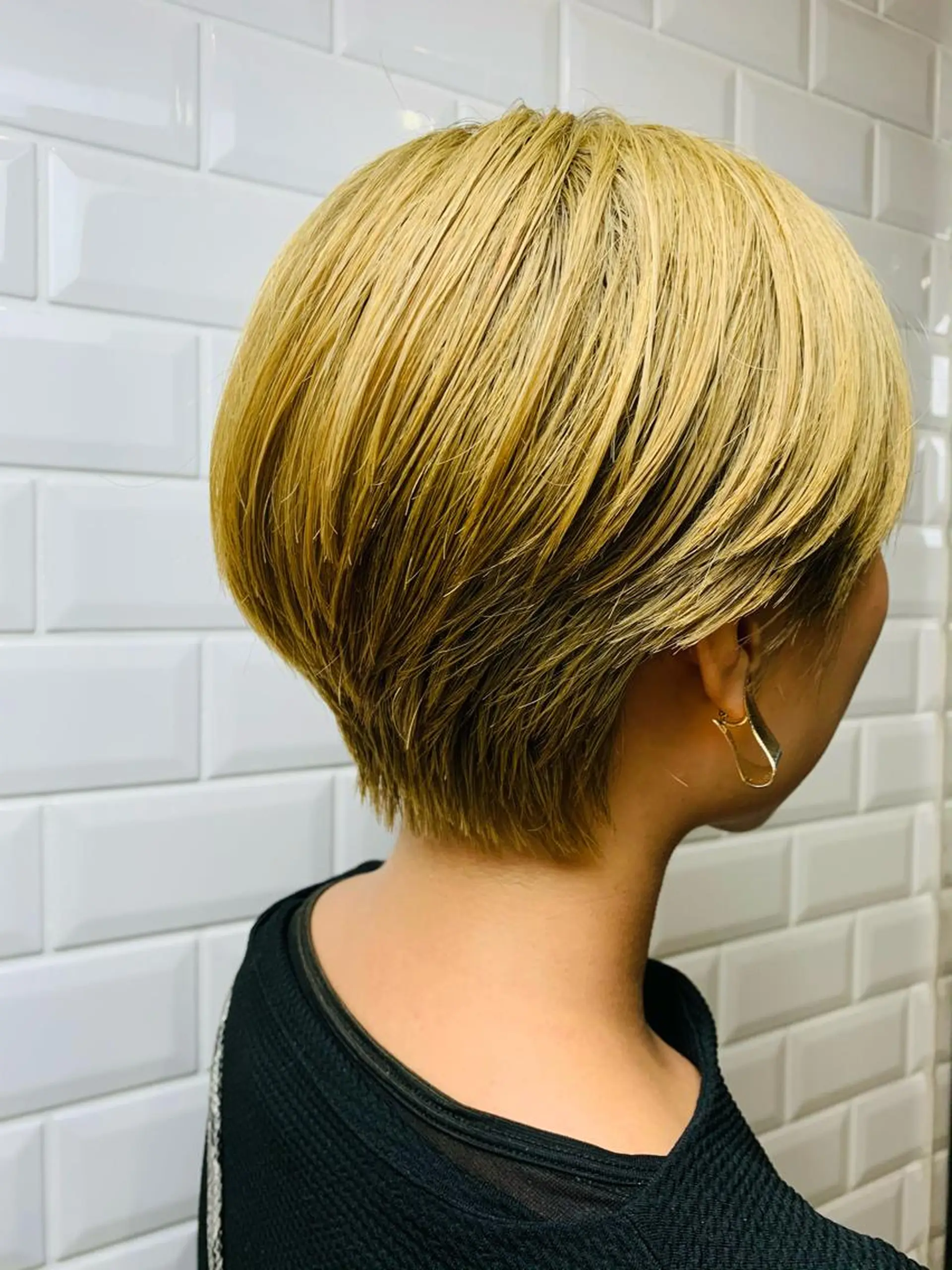 ショート カラー ダブルカラー ショートヘア APPiiS 柳田 葵のヘアスタイル