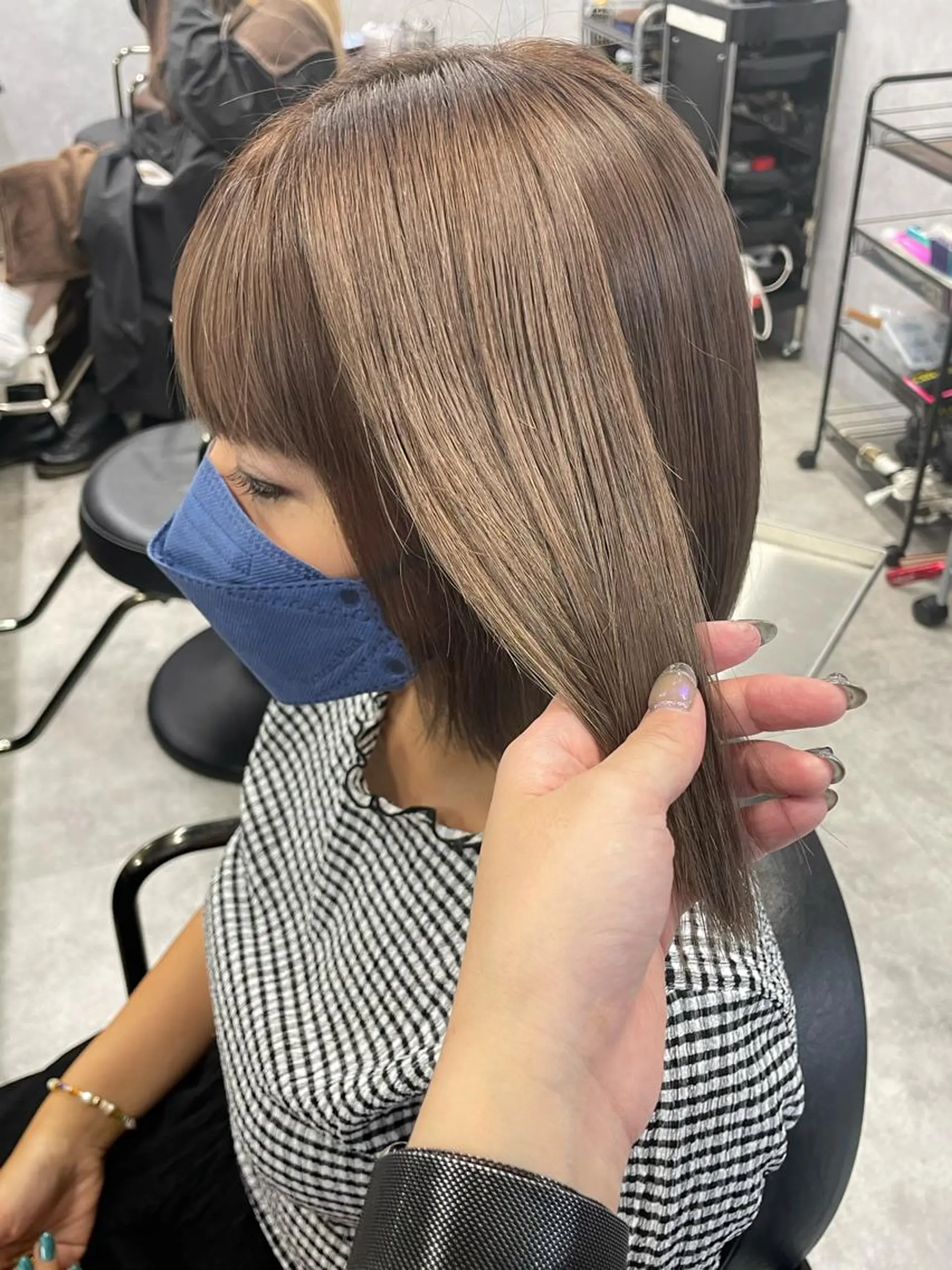 ミディアム Cielro/ダブル カラー/西田咲希のヘアスタイル