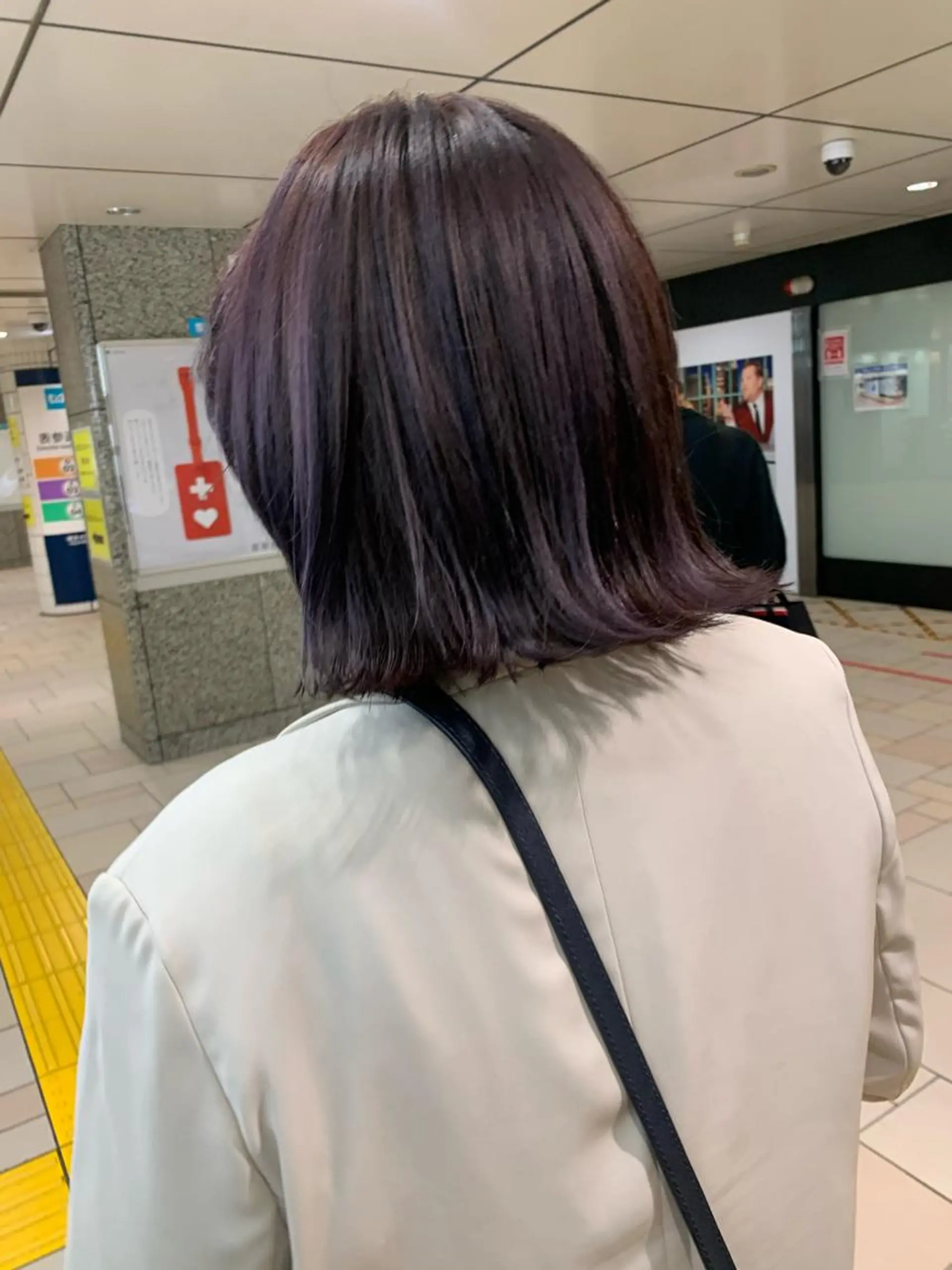ミディアム カラー ハイライトカラー パープルカラー ハイライト Eleanor 池袋 ミカのヘアスタイル