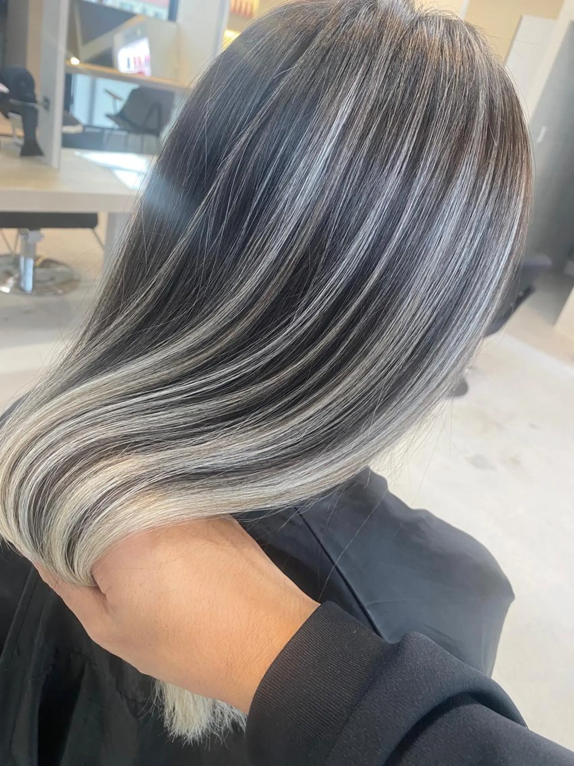 セミロング カラー ヘアアレンジ ネイル マツエク・マツパ アイブロウ バレイヤージュ レイヤーカット 井上 一平のヘアスタイル