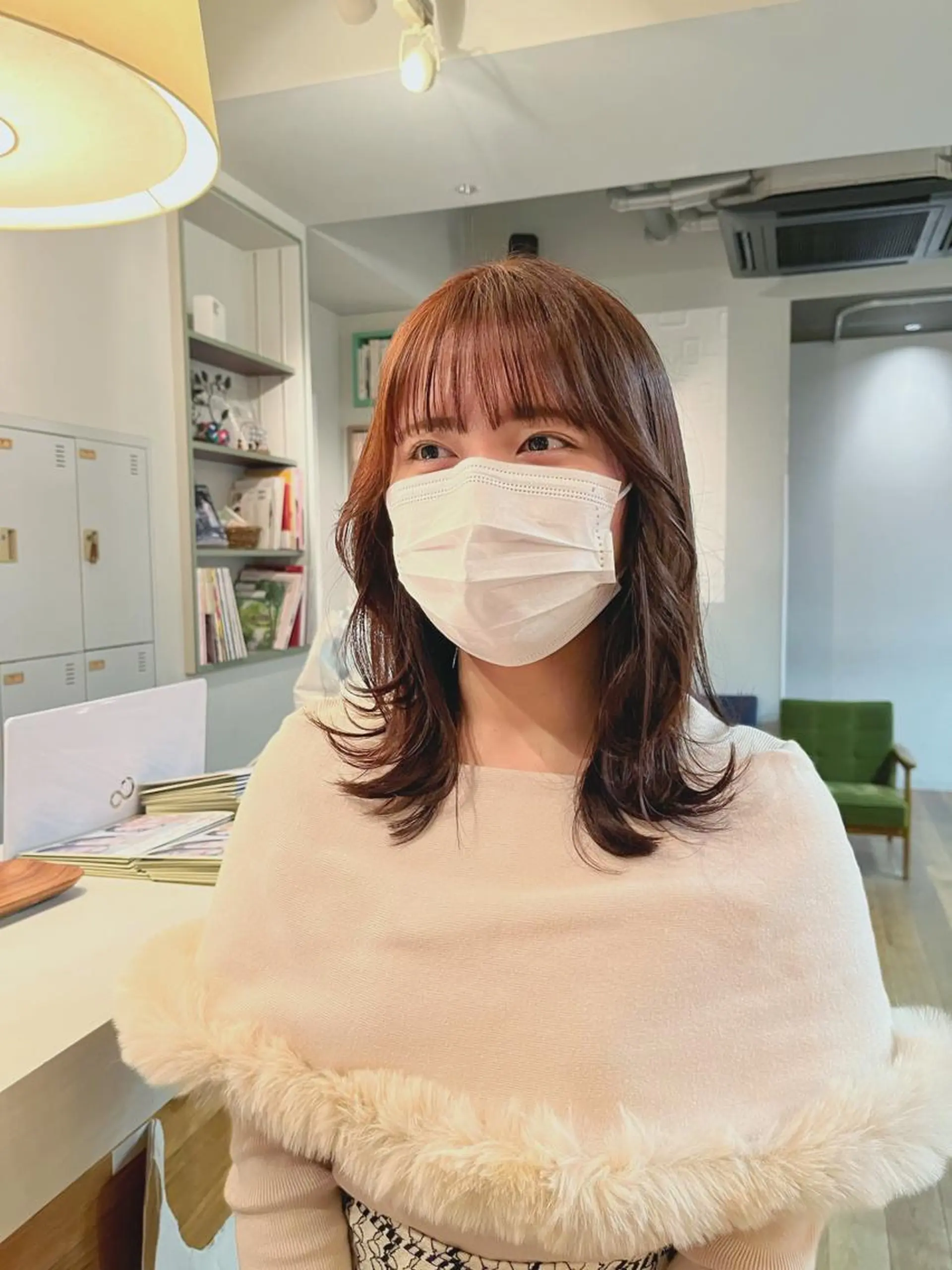 セミロング レイヤーカット かわい りほのヘアスタイル