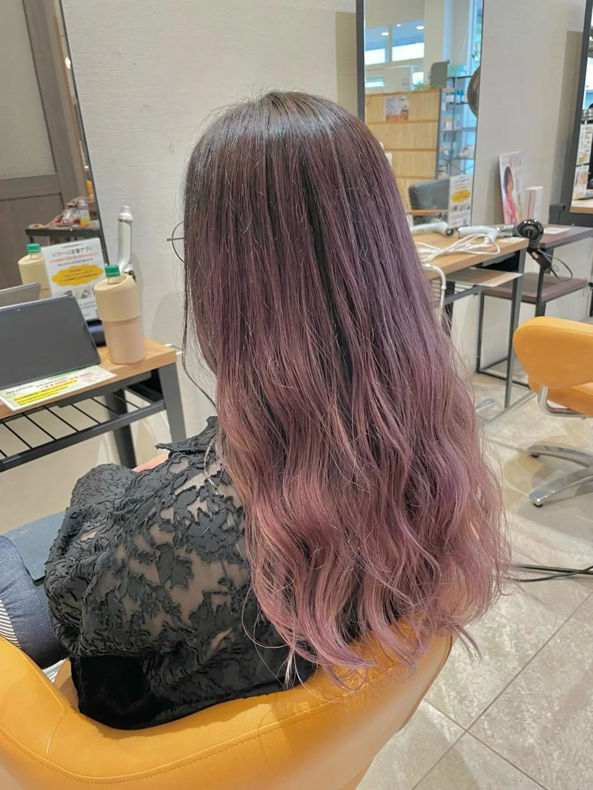 ロング カラー バレイヤージュ ラベンダーカラー ラベンダーピンク ピンクカラー レイヤーカット AGU 三条店 林　雄のヘアスタイル