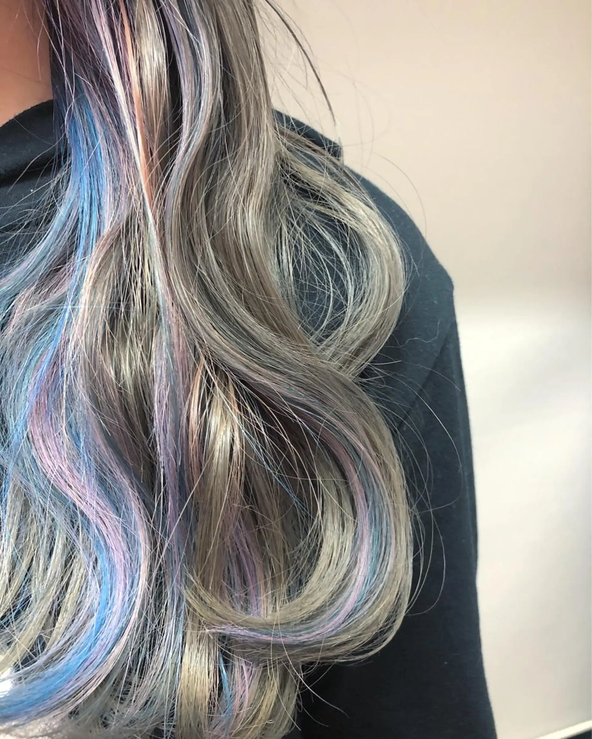 カラー ニシオカ タクヤのヘアスタイル