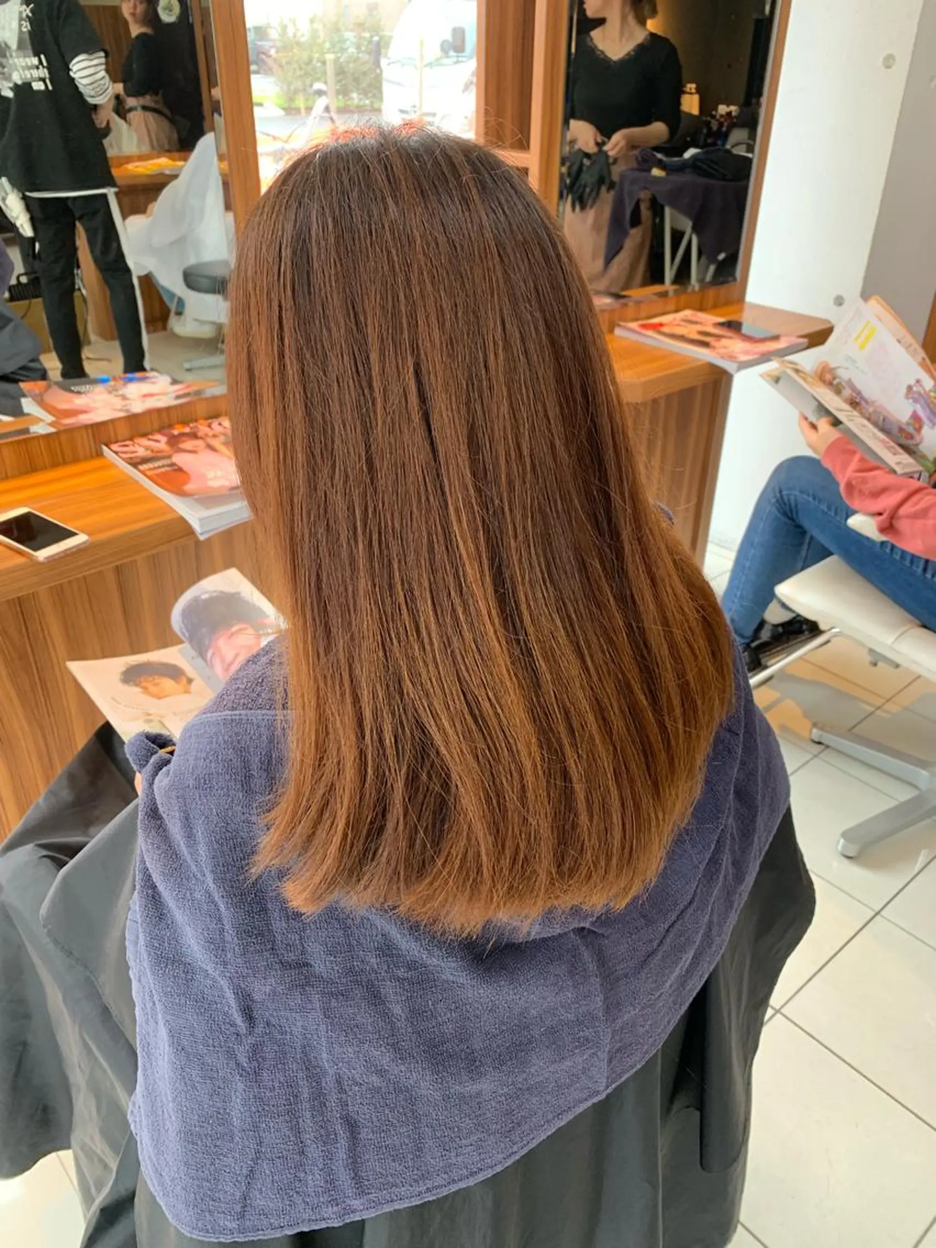 セミロング カラー 白髪ぼかしハイライト 柳川拓哉のヘアスタイル