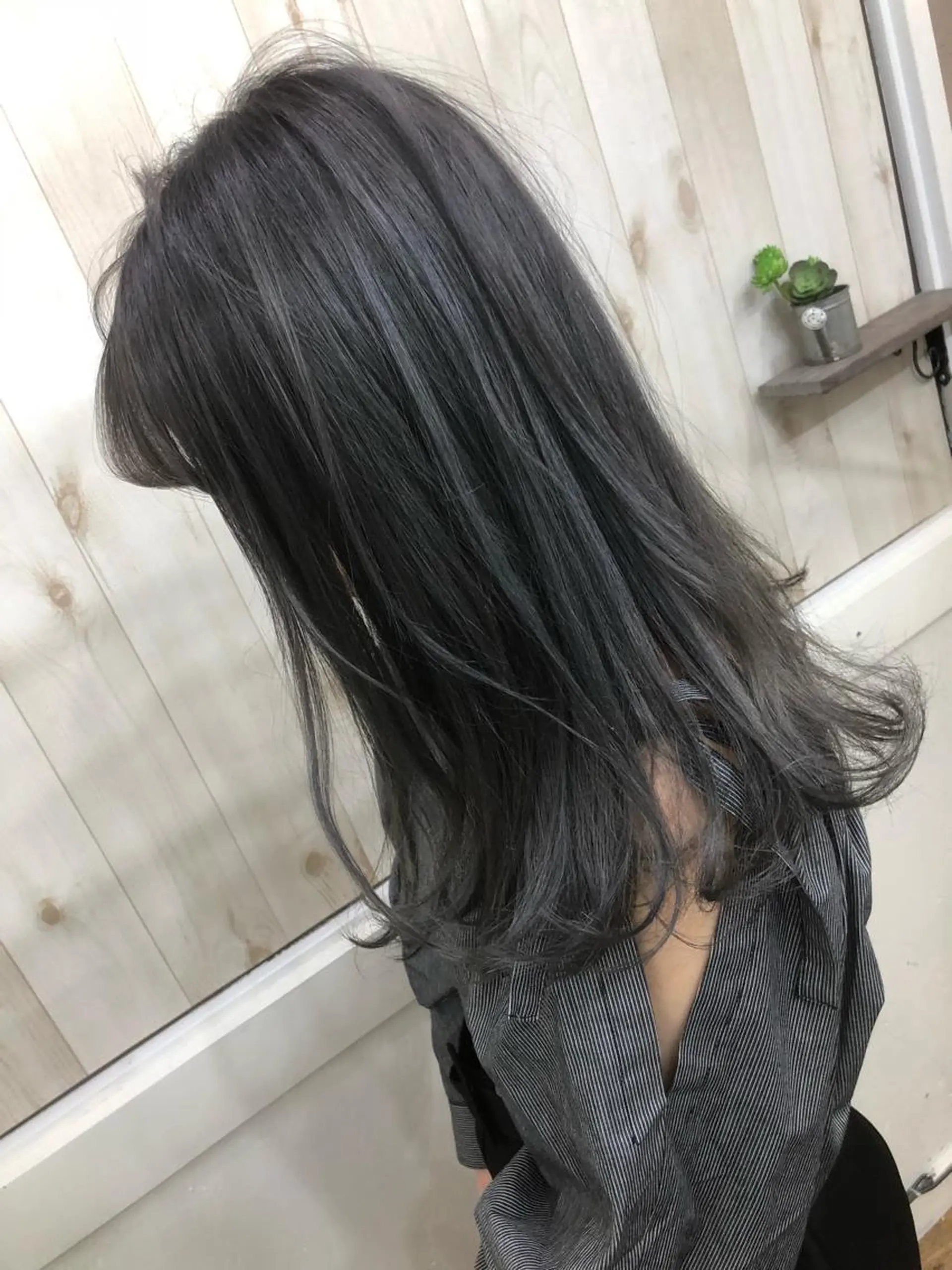 ロング カラー ダークグレー ダークグレージュ グレージュ ヘアカラー PSY(サイ)池袋 金田尚久🎨のヘアスタイル