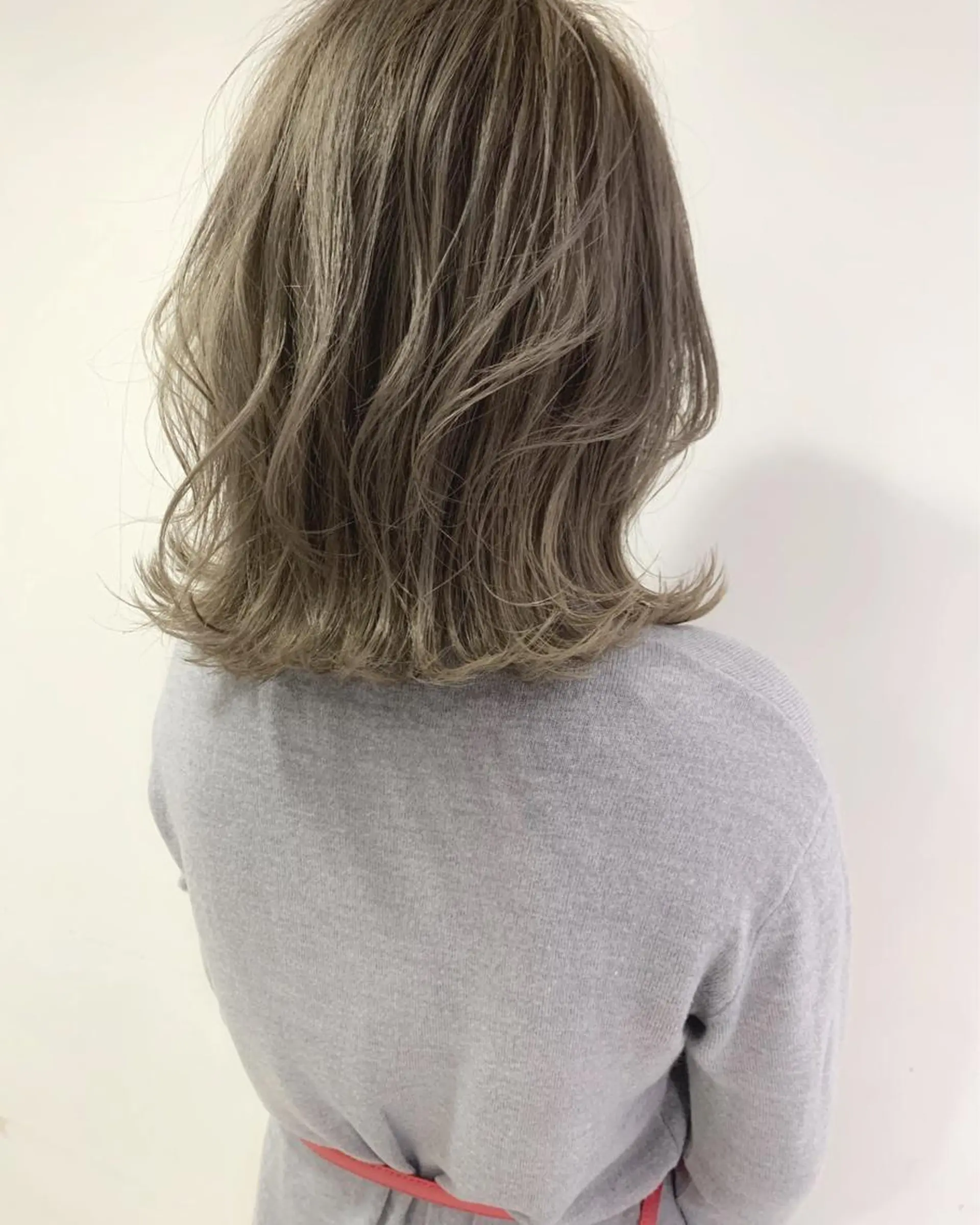 ミディアム カラー ベージュカラー ミルクティーベージュ ひらやま りょういちのヘアスタイル