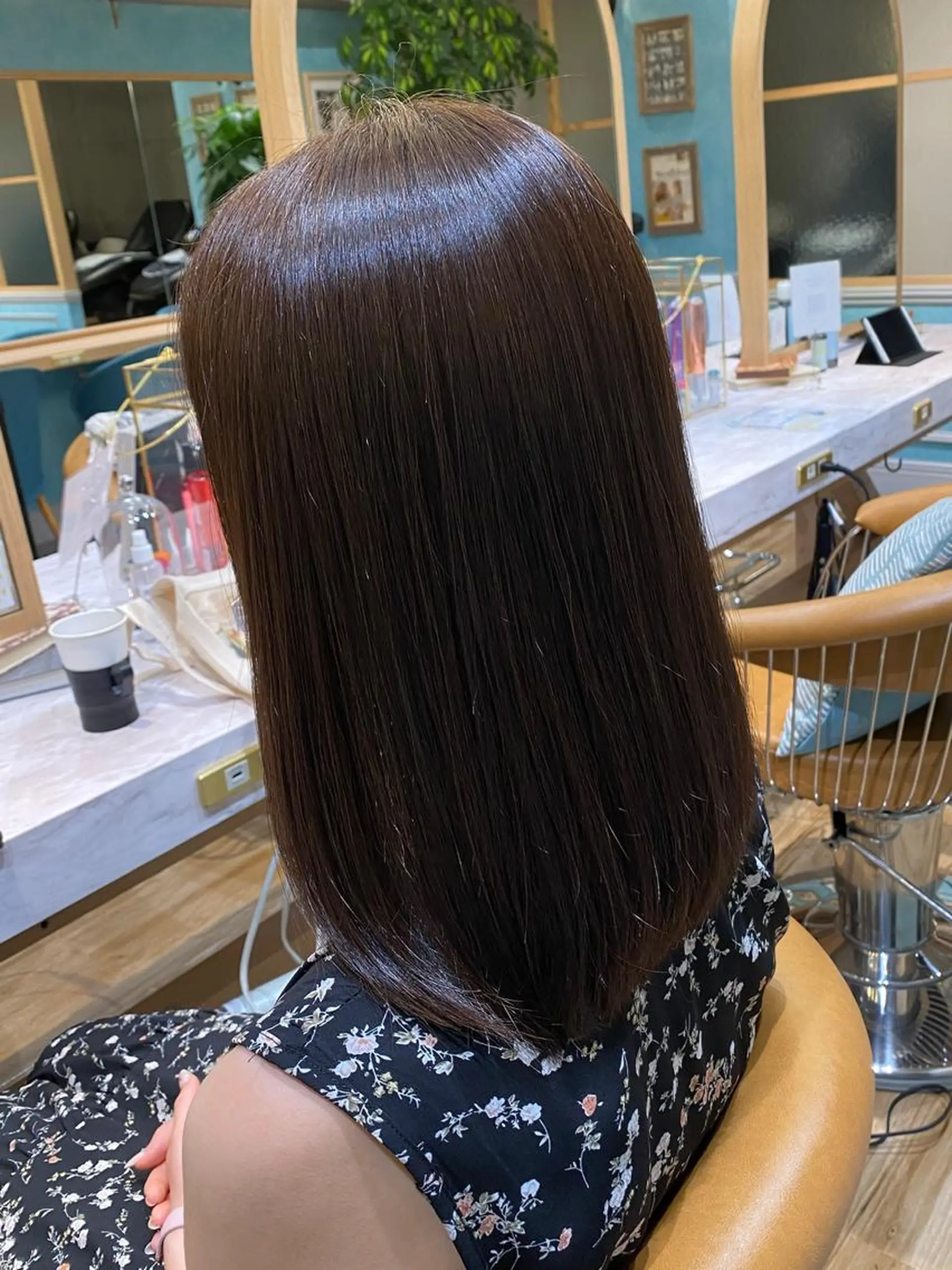 セミロング カット ヘアカラー トリートメント 山本翔一郎 韓国顔周りレイヤーのヘアスタイル