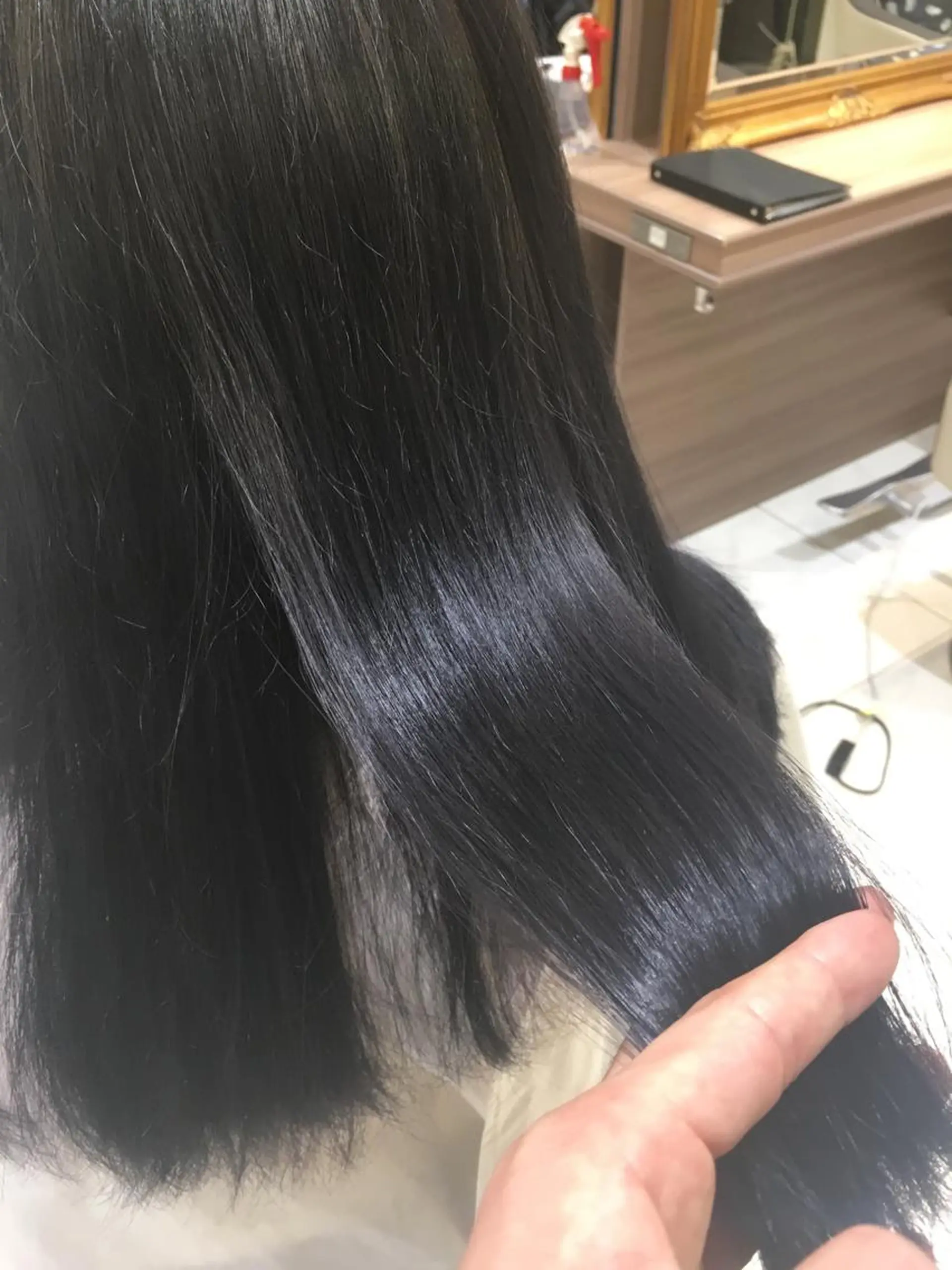 ミディアム カラー ブルーカラー ブルージュ イルミナカラー 店長 小池アキトのヘアスタイル