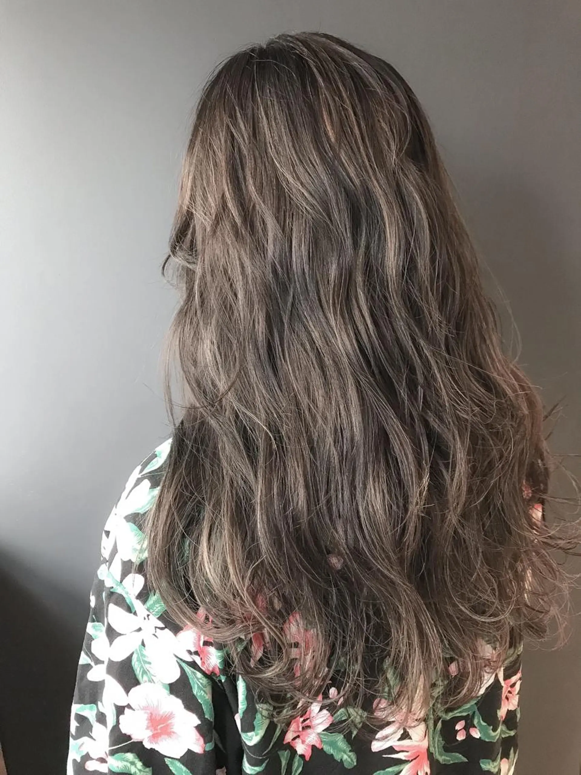 セミロング カラー アッシュ 透明感カラー ハイライトカラー ハイライト ヘアカラー BOX mico.のヘアスタイル