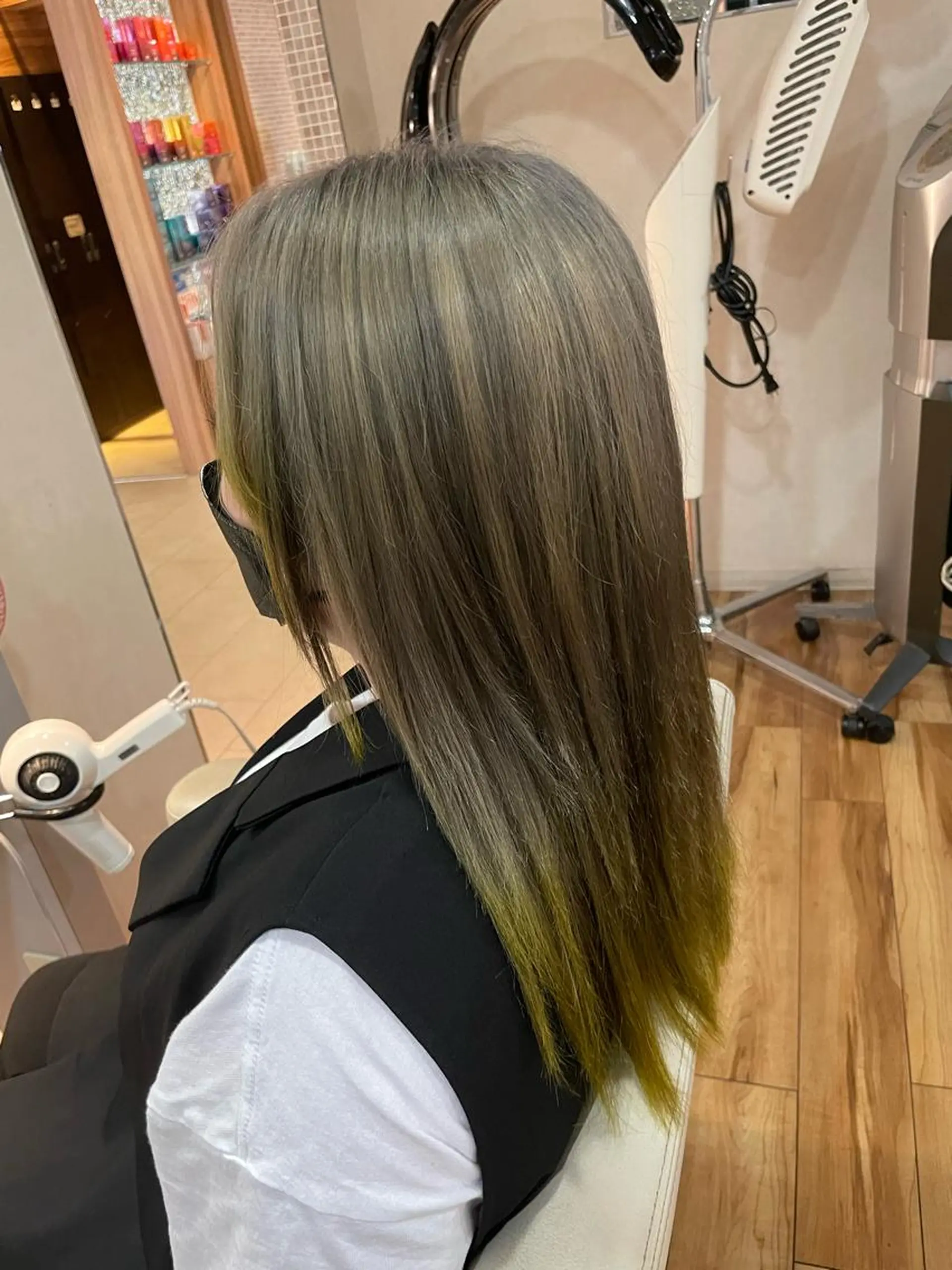 セミロング イエローカラー 阿部 祥大のヘアスタイル