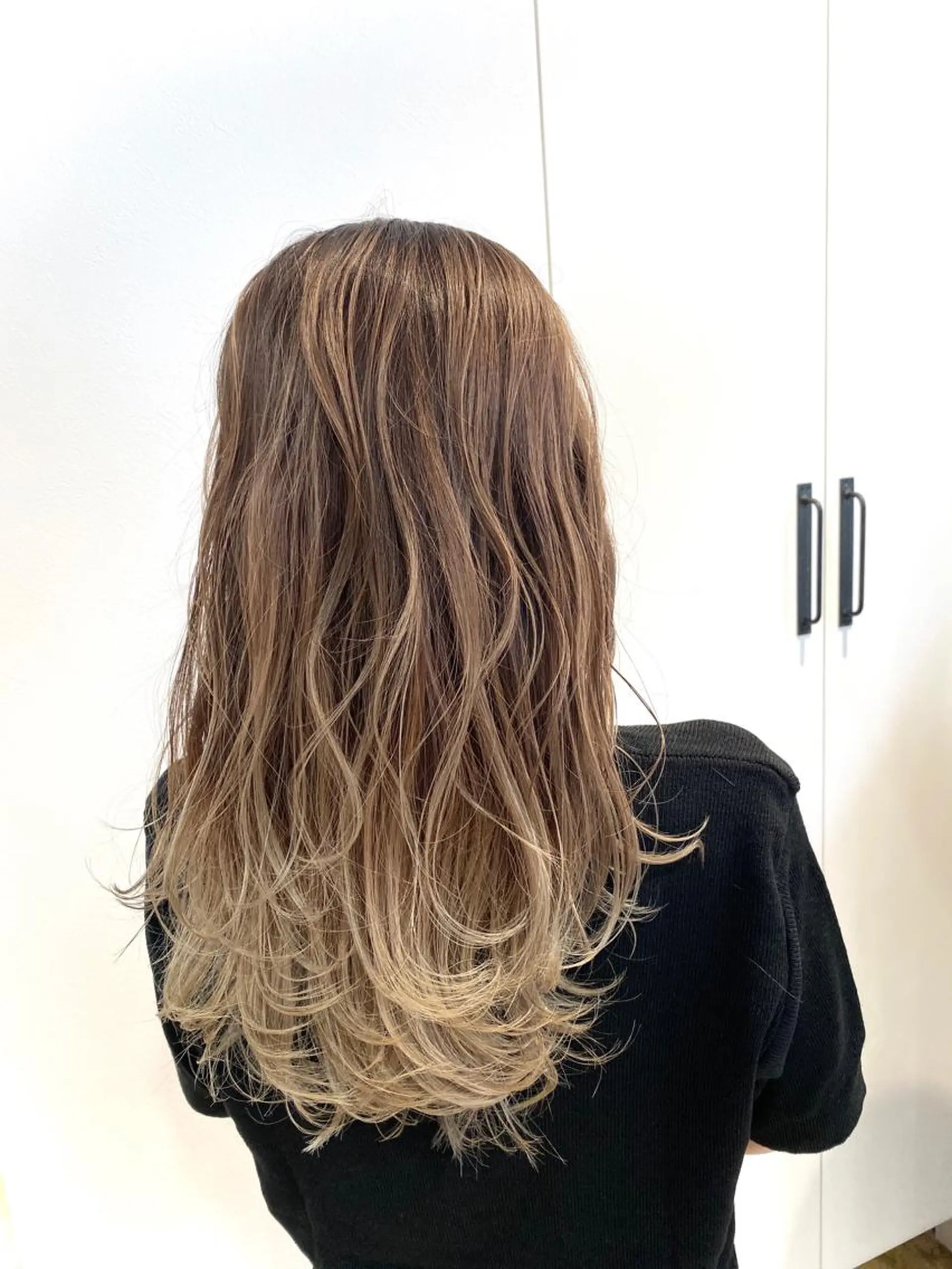 ロング カラー バレイヤージュ ベージュカラー ダブルカラー グラデーションカラー レイヤーカット カット ヘアカラー トリートメント Kazu .Kのヘアスタイル