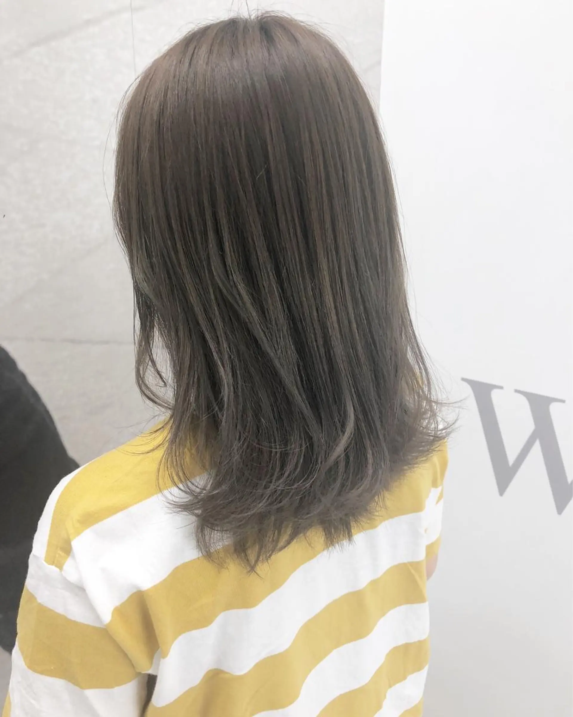 ミディアム カラー グレージュ カーキグレージュ &グループ代表取締役 KOHEIのヘアスタイル