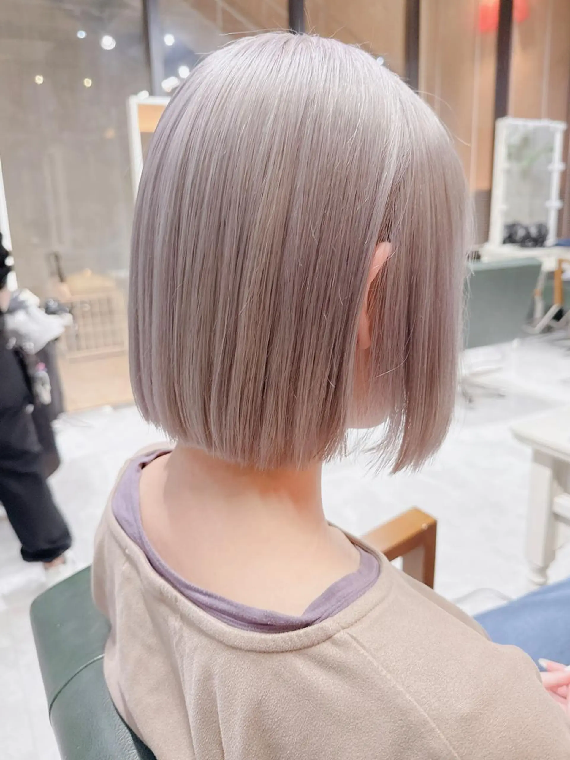 ショート カラー ヘアアレンジ ベージュカラー ハイトーンカラー Days 透明感カラーのヘアスタイル