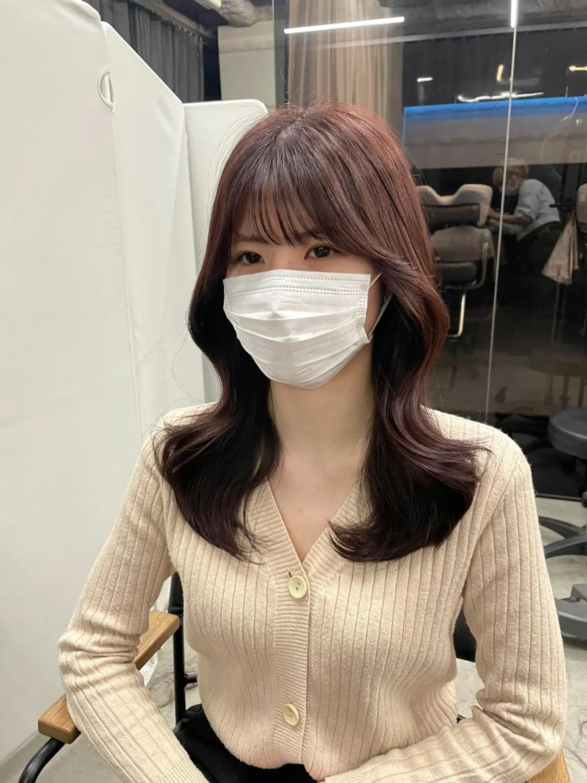 セミロング 伊藤 莉奈　韓国ヘアのヘアスタイル
