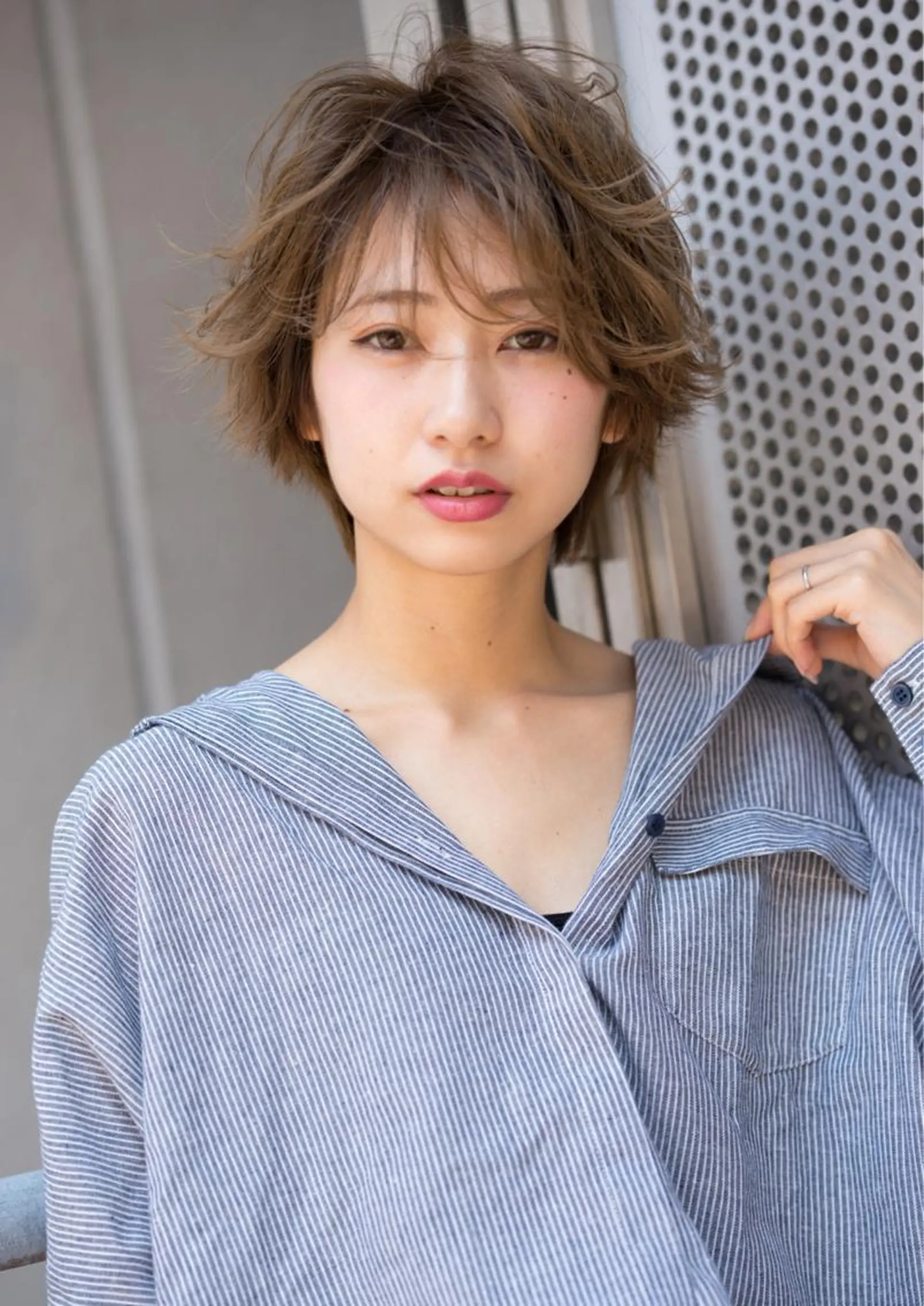 ショート カラー ブリーチ 透明感カラー シースルーバング 小顔カット 元重 宣博のヘアスタイル