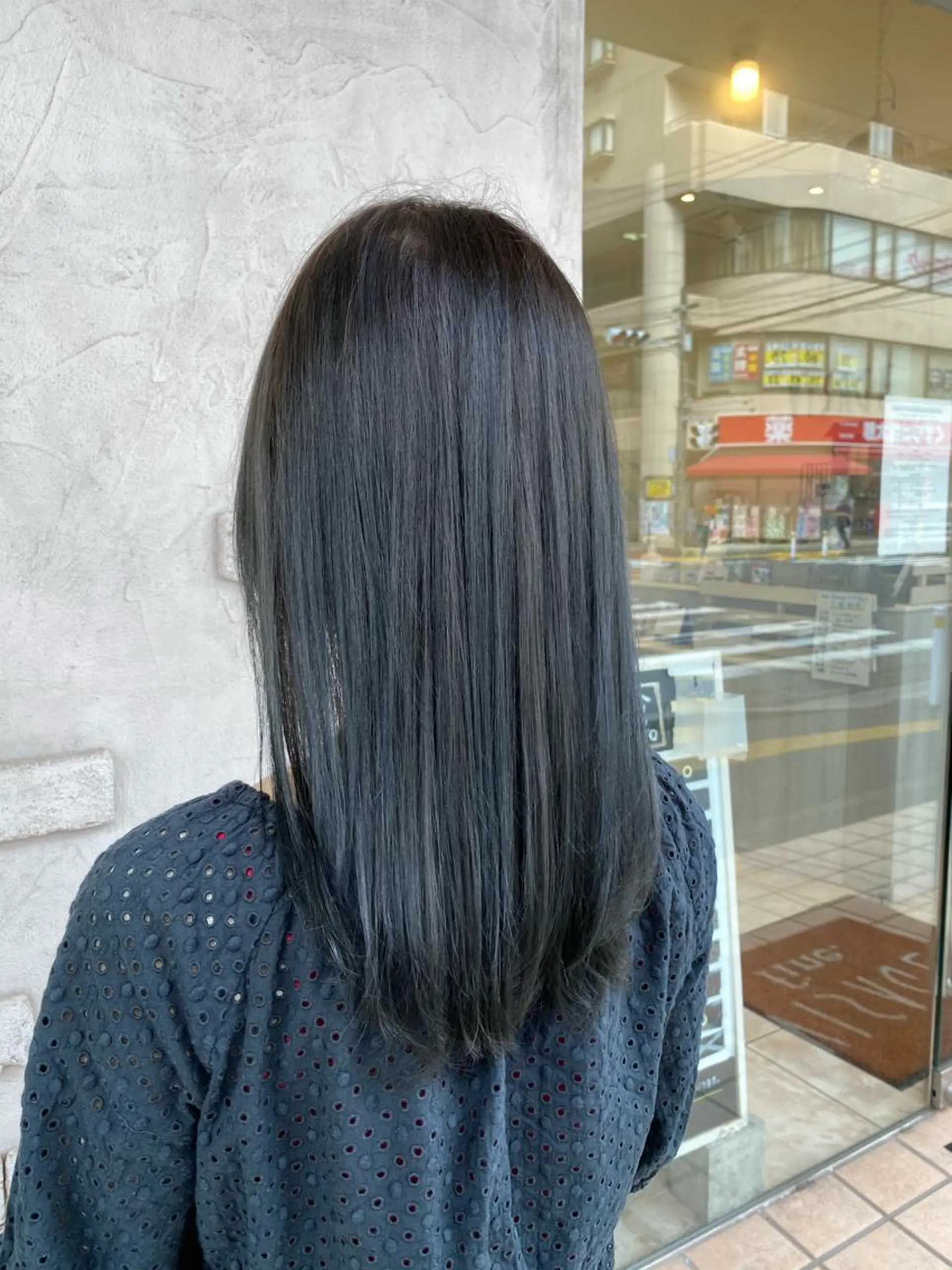 カラー ブリーチ ブルーカラー ブルージュ 透明感カラー 黒川 奨のヘアスタイル