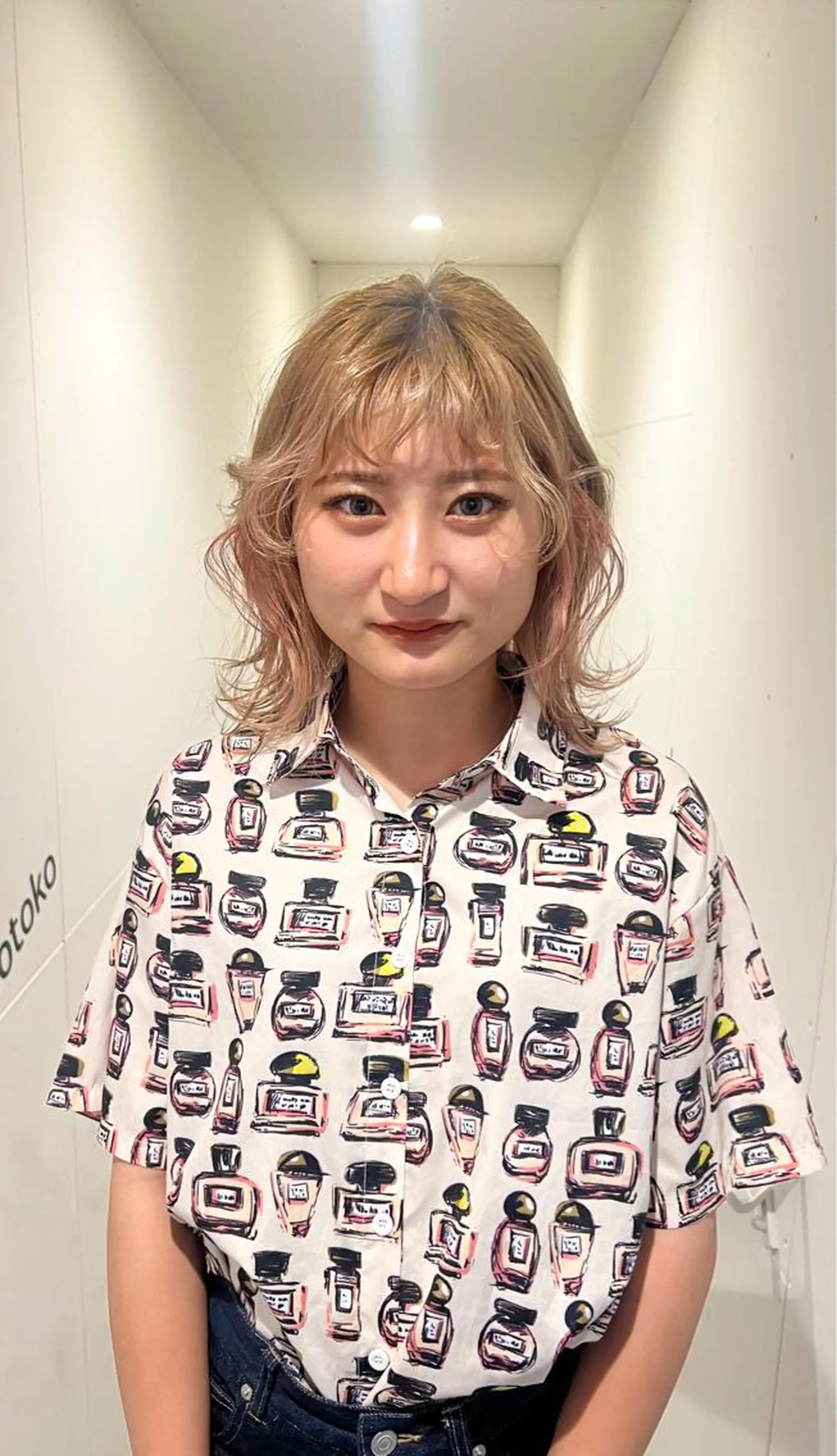 ショート カラー ニーナ/MONIQA /ハイトーンカラーのヘアスタイル