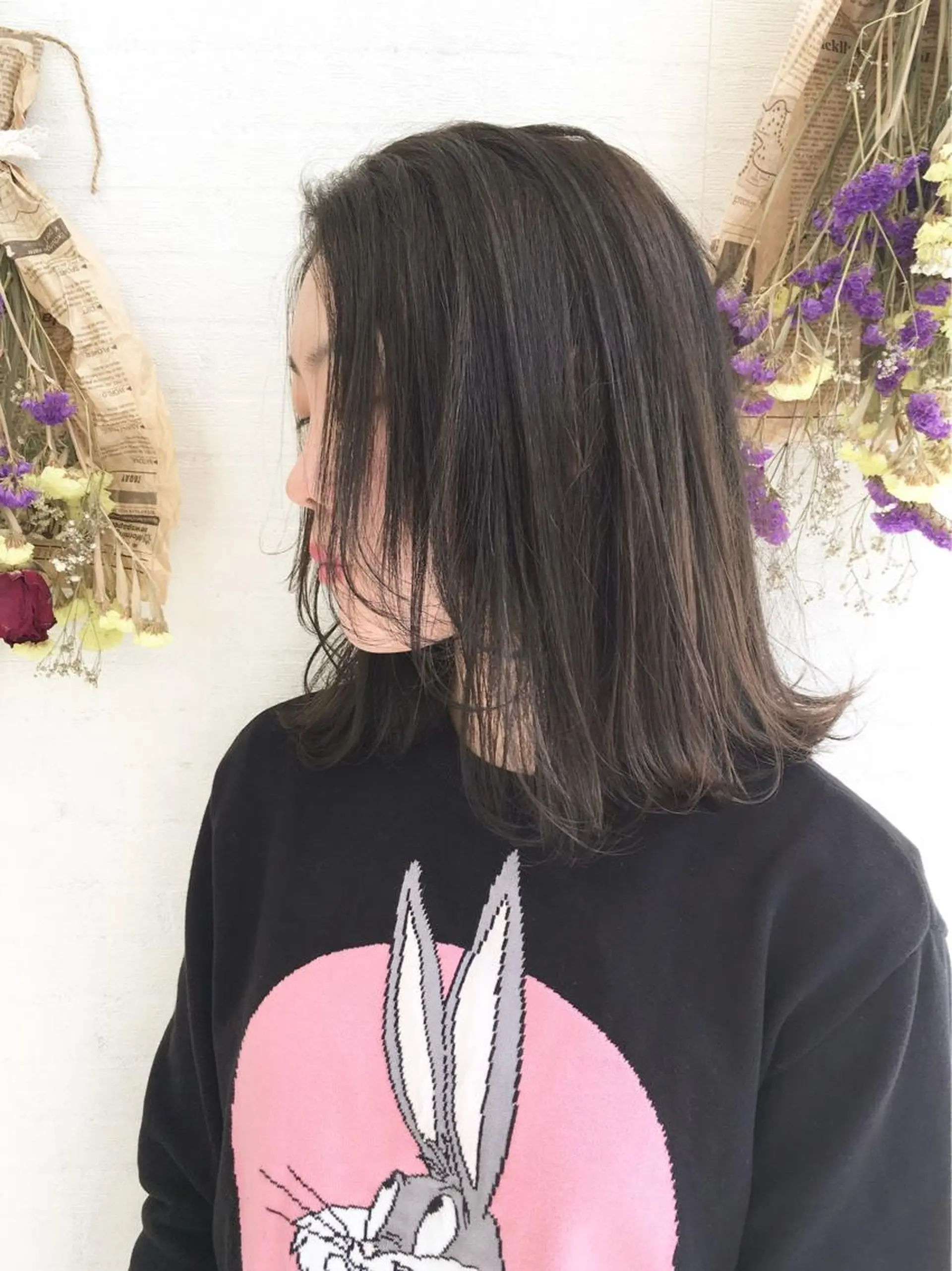 ミディアム カラー グレージュ 立川 奈那子のヘアスタイル