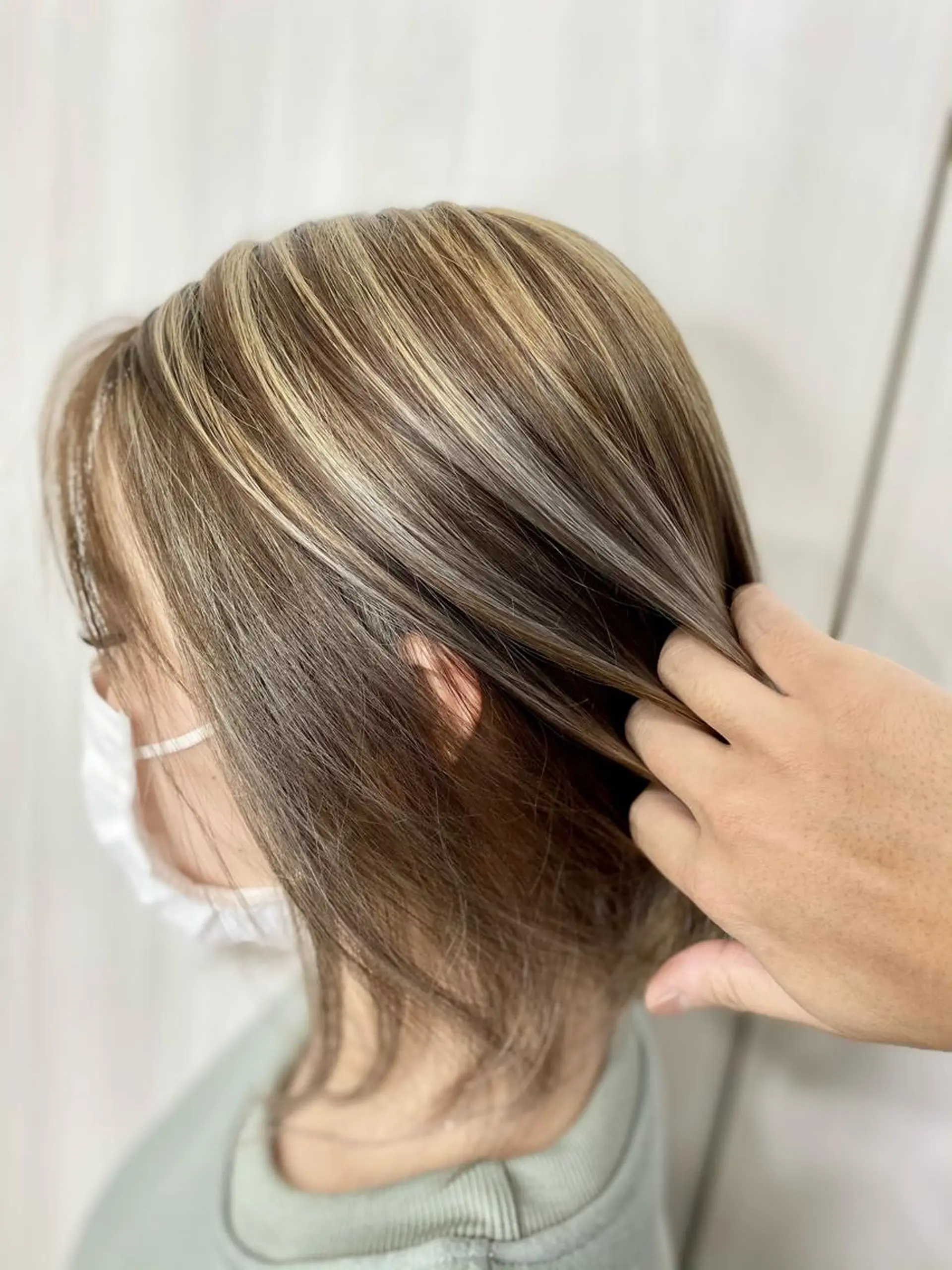 ミディアム カラー ヘアアレンジ ベージュカラー ハイライトカラー ホワイトベージュ ハイライト 松井 敬太郎のヘアスタイル