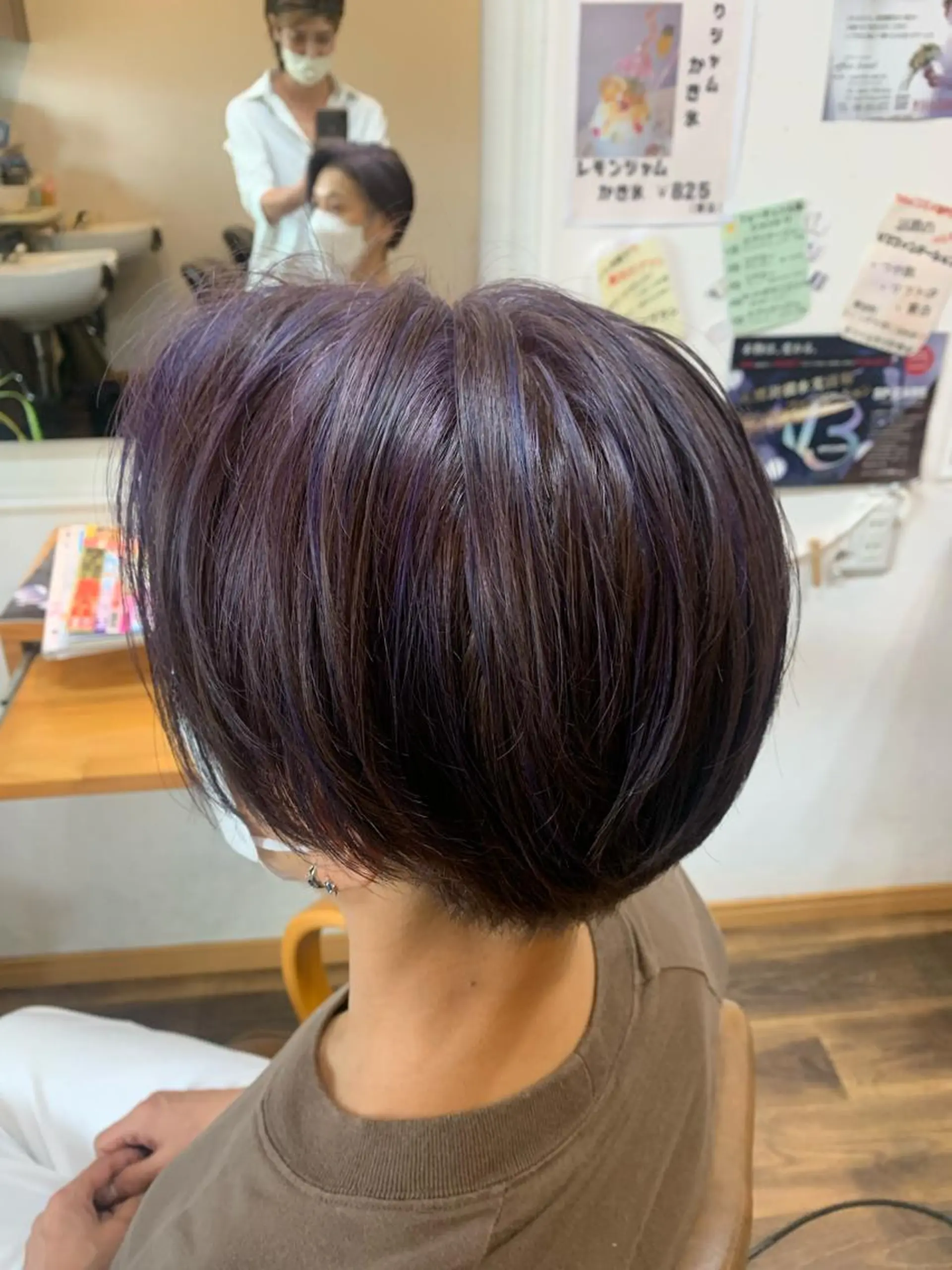 ショート カラー 石川 奈緒子のヘアスタイル