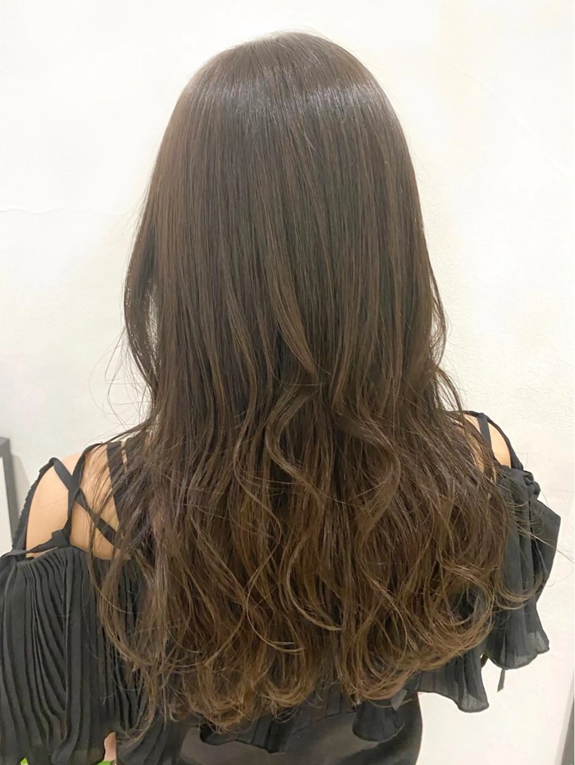 ロング カラー レイヤーカット 予約 停止のヘアスタイル