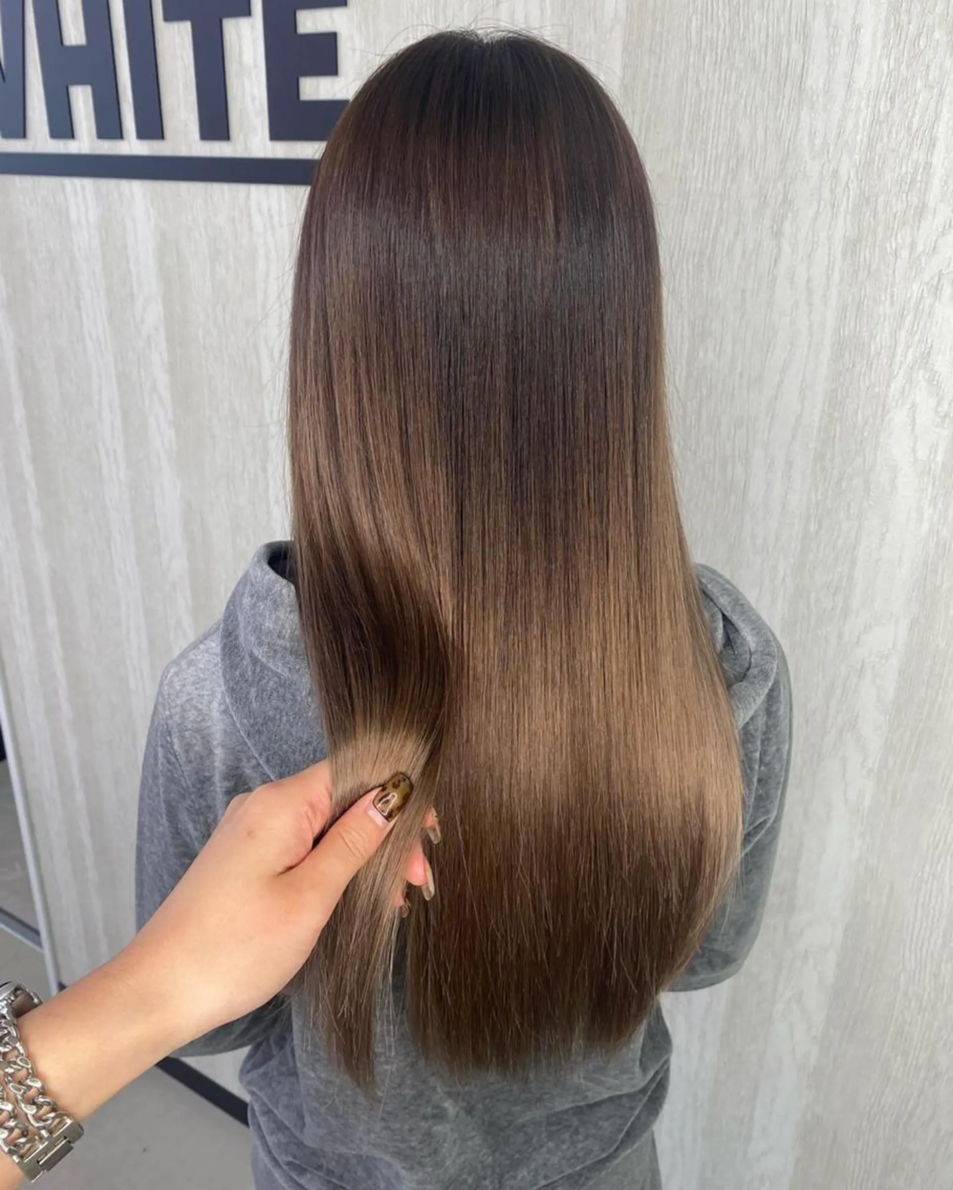 ロング カラー アクアカラー バレイヤージュ 髪質改善 レイヤーカット トリートメント UNDER vr 【アンダーバー】のヘアスタイル