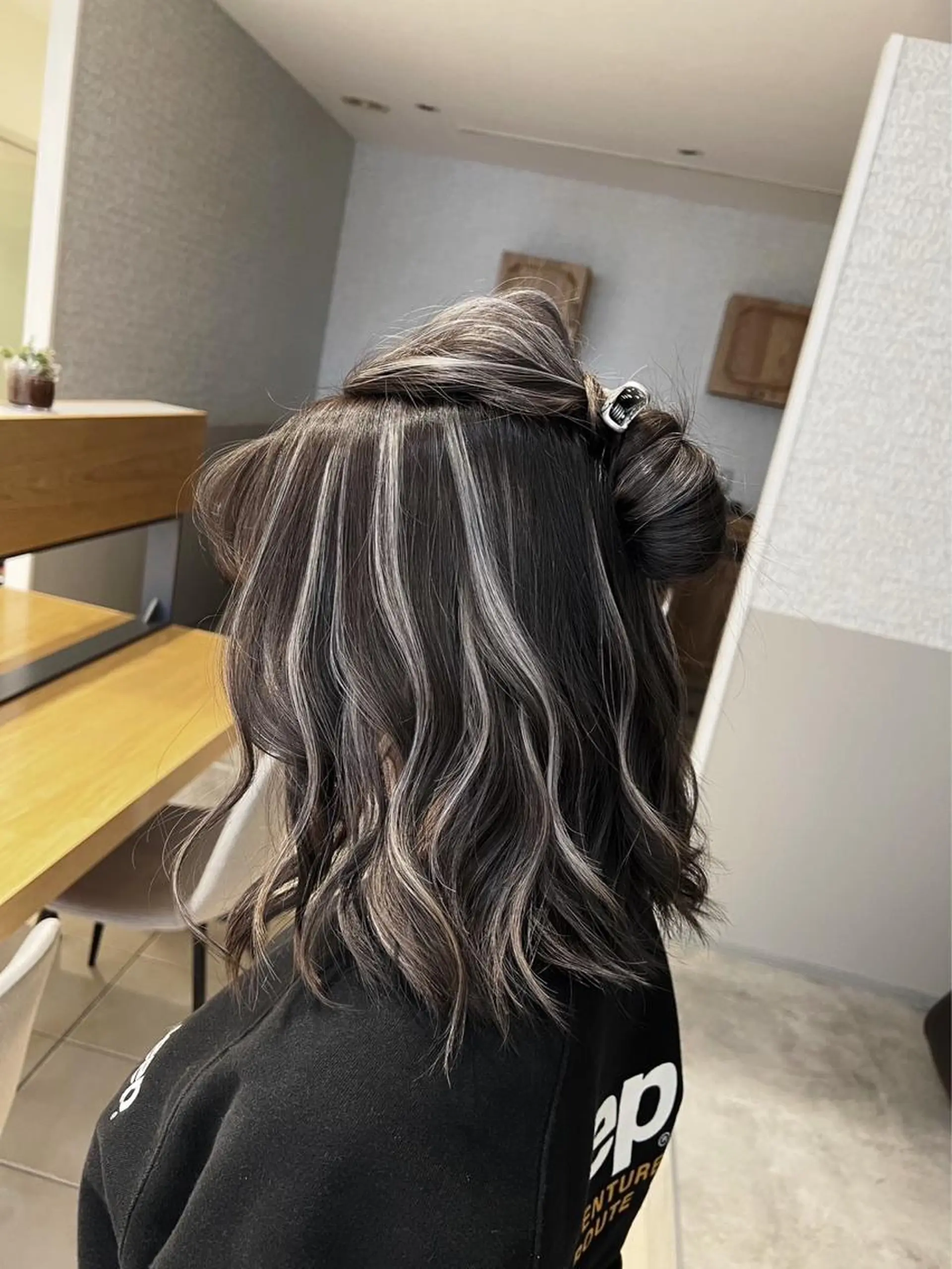ショート カラー ヘアアレンジ ダークグレー ダークグレージュ グレージュ ハイライトカラー ハイライト ヘアカラー トリートメント ROBIN所属・指名数No.1 /NAOYAのヘアスタイル