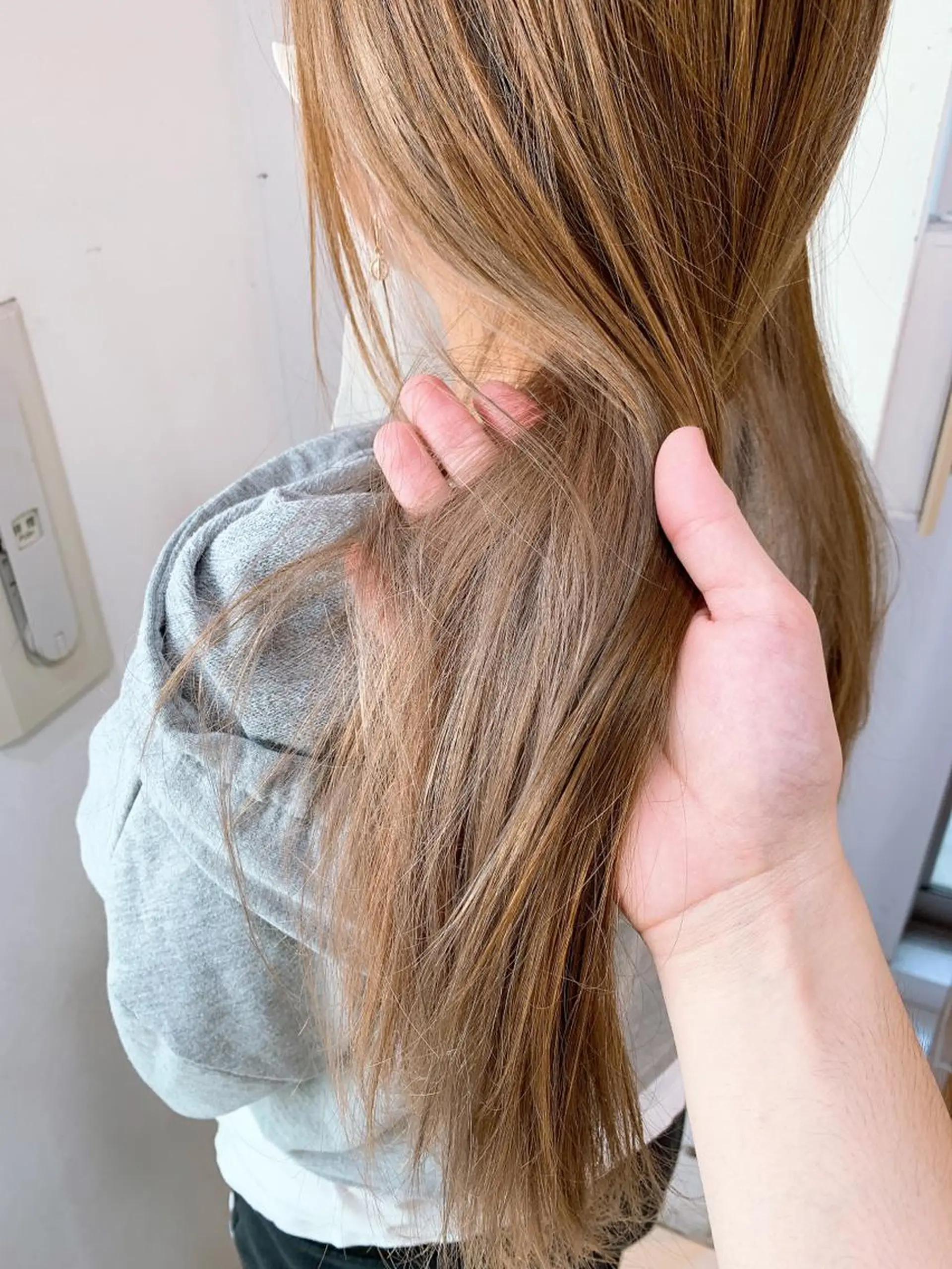 ロング カラー パーマ ブリーチ ストレートパーマ 白髪ぼかしハイライト 柳川拓哉のヘアスタイル