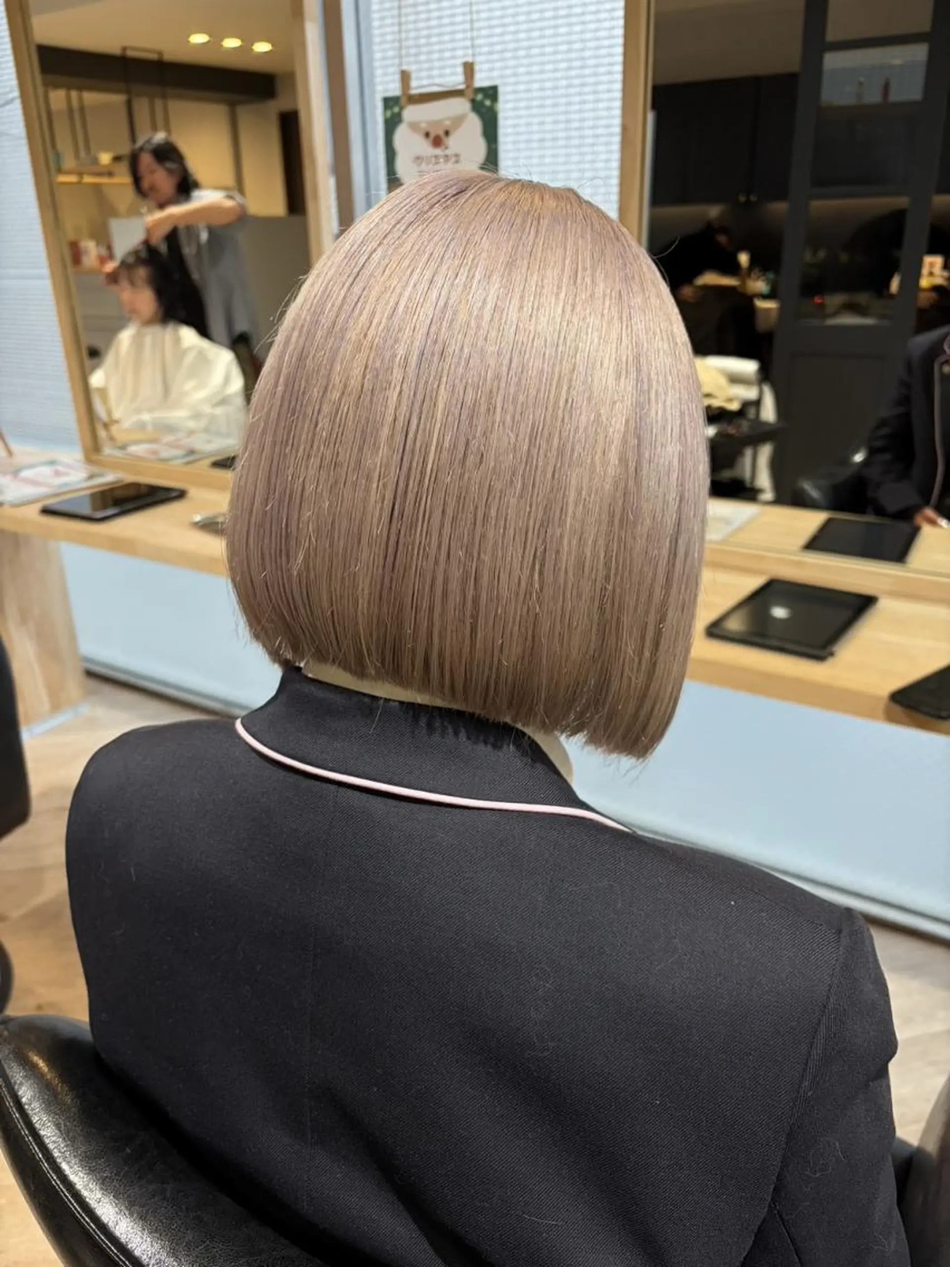 ショート カラー ブリーチ ヘアカラー トリートメント ELLE&SALLY 石野のヘアスタイル