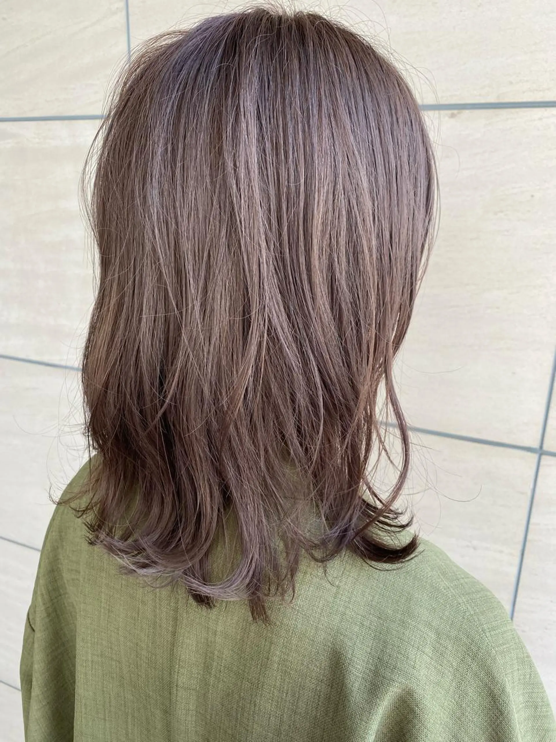ミディアム カラー ヘアアレンジ アッシュ ベージュカラー 透明感カラー 溝口 ひなこのマツエク・マツパデザイン